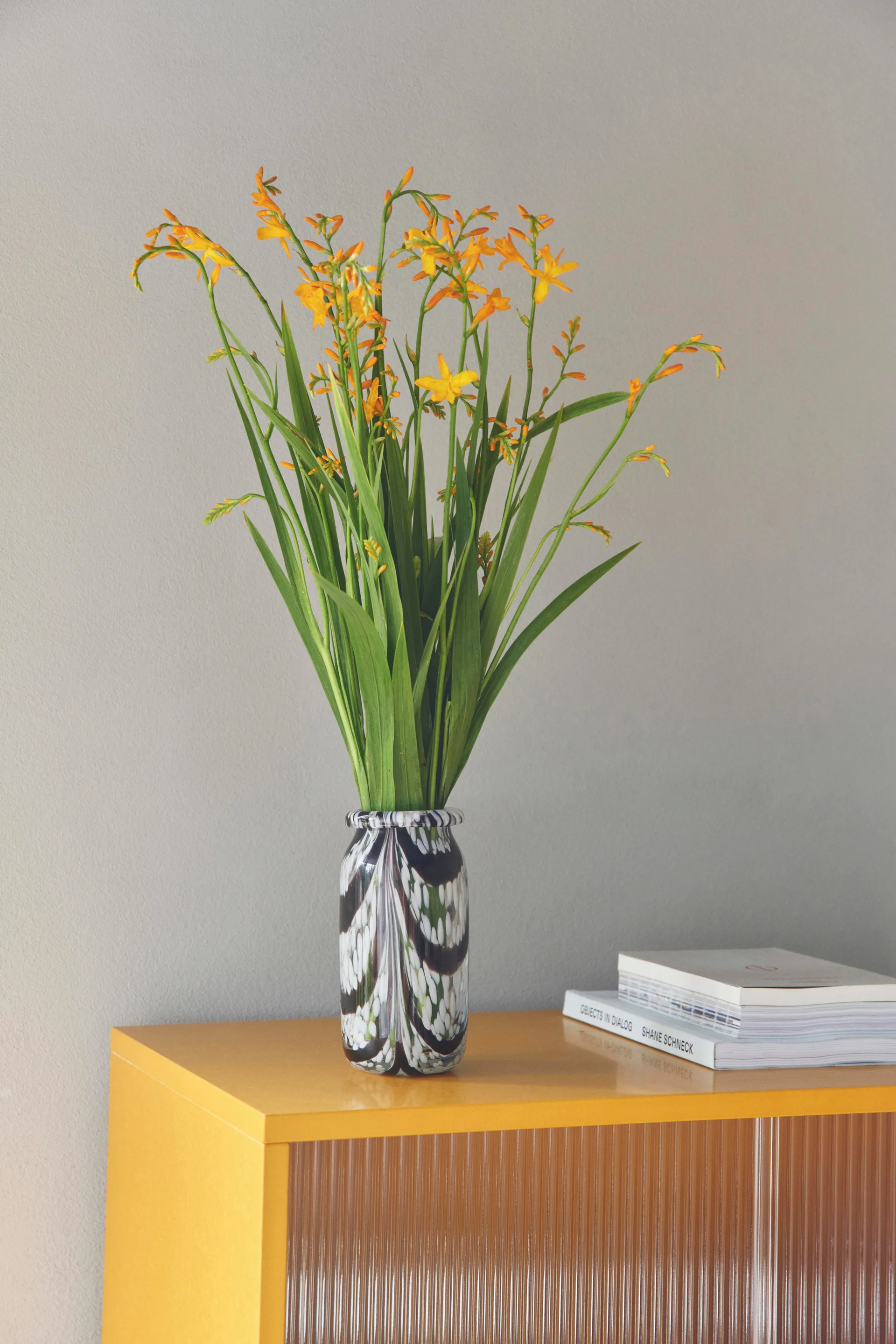 Vase Splash Roll Neck XS 19 cm, Coffee and white HAY