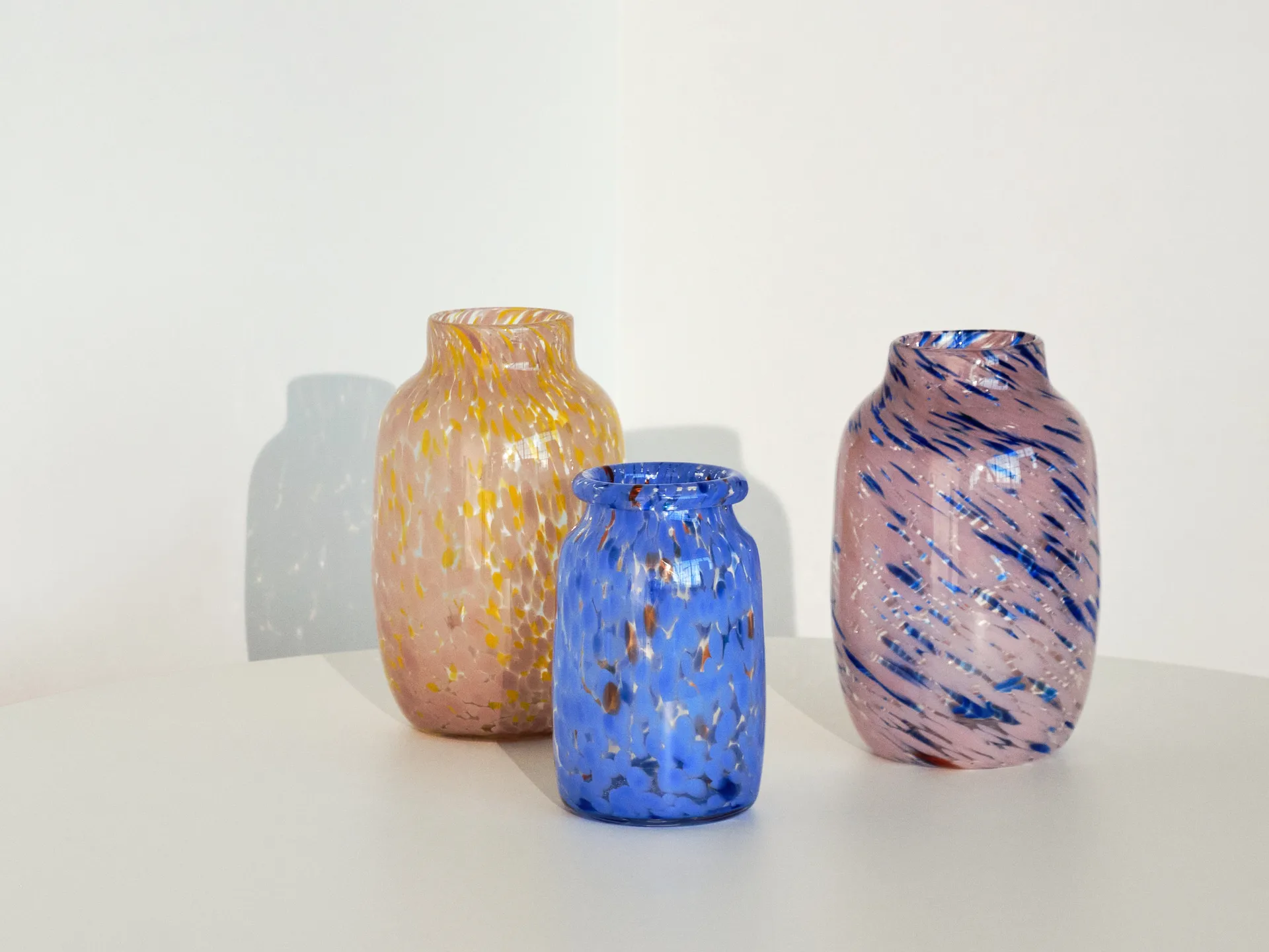 Vase Splash Round L, 30 cm Light pink-blue HAY