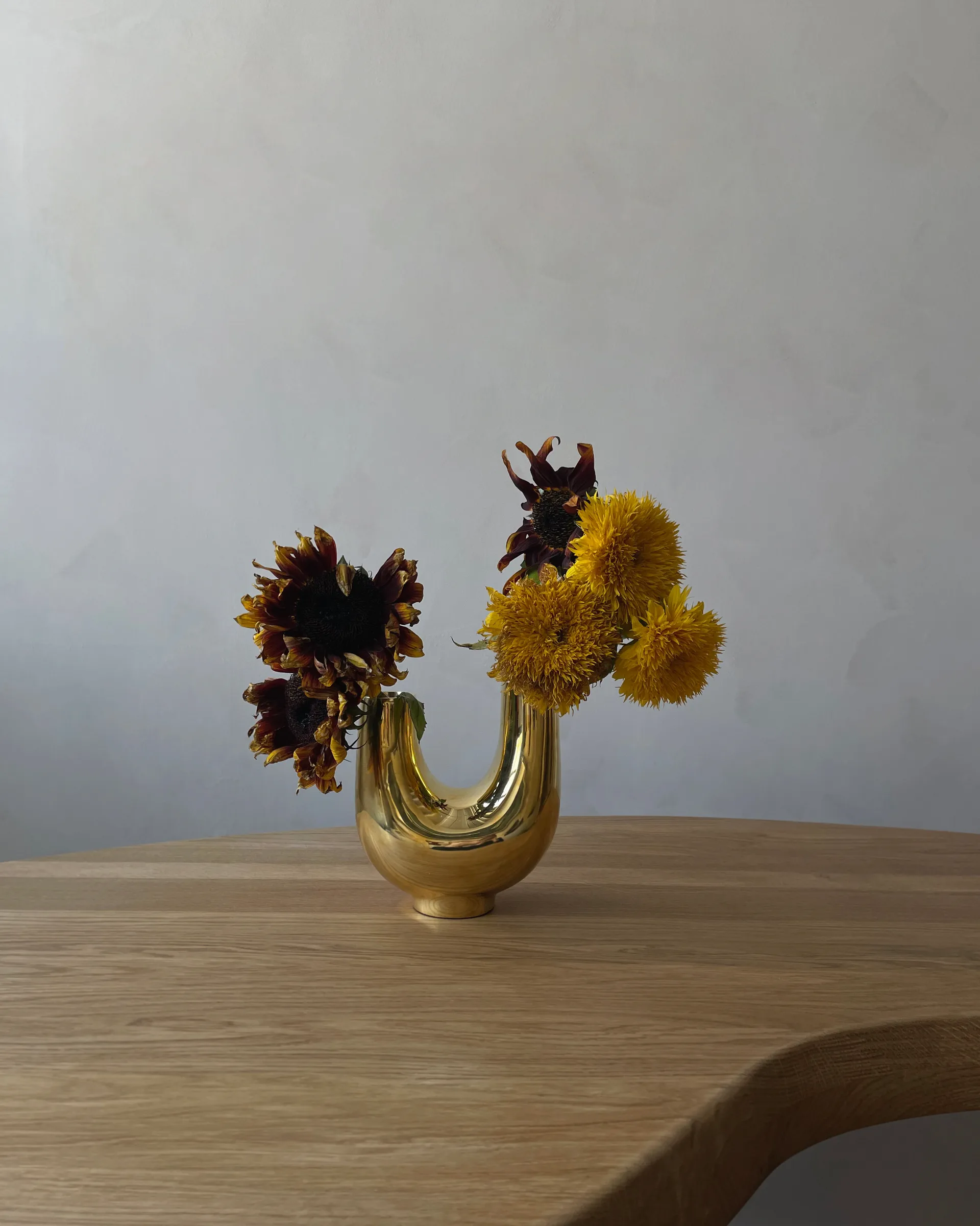 Vase Kazumi, Laiton Hein Studio