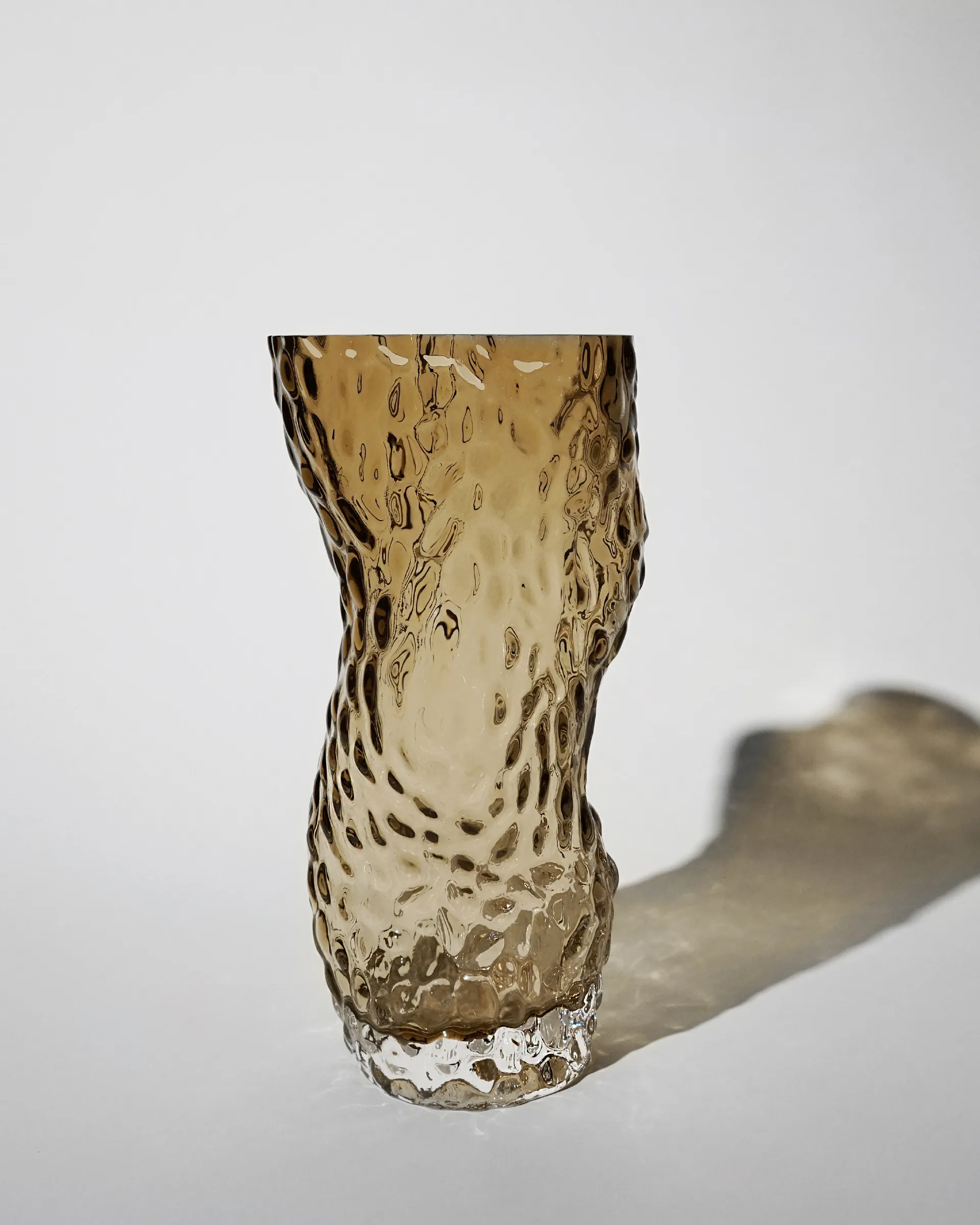 Vase Ostrea Rock verre 30 cm, Smoke Hein Studio