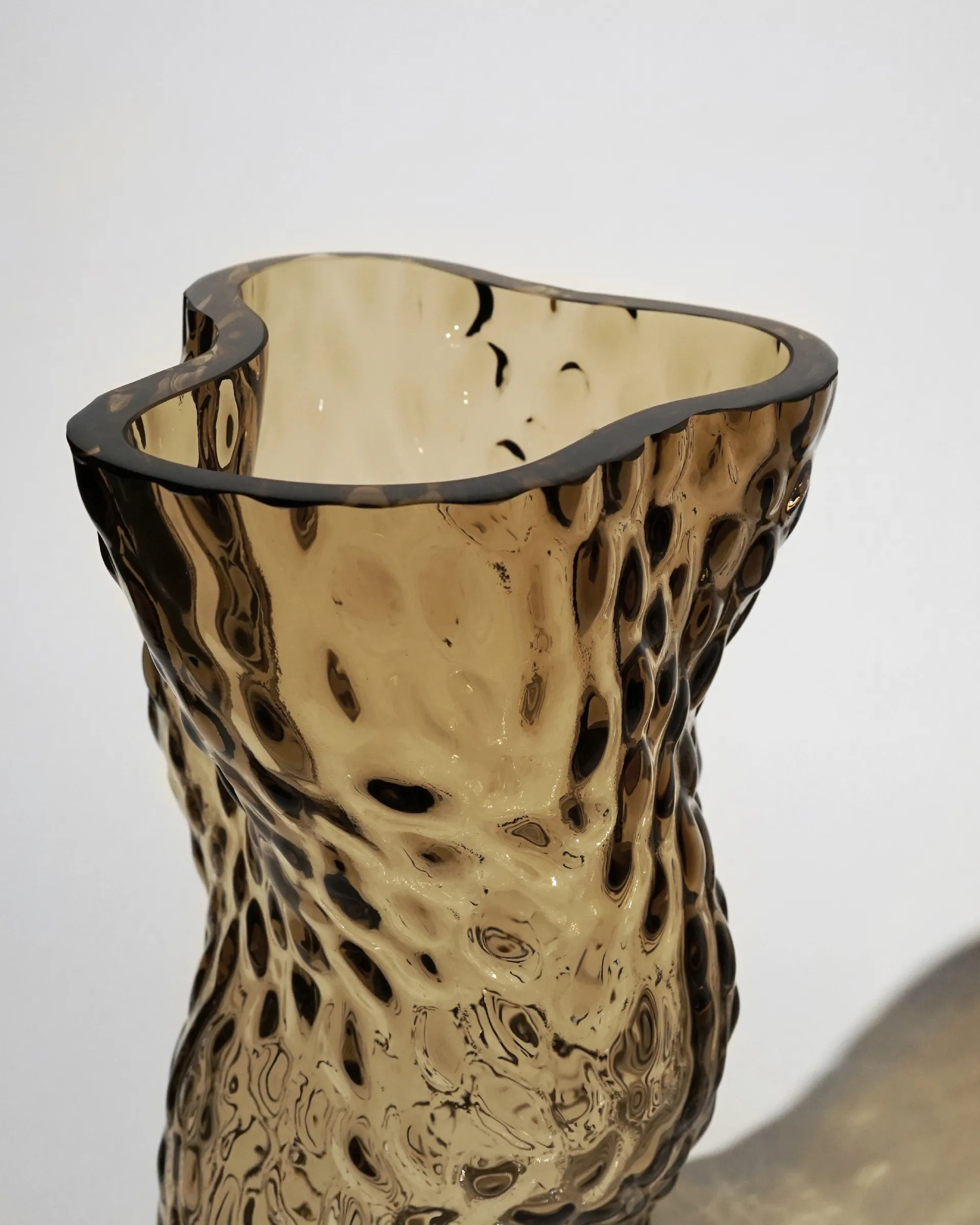 Vase Ostrea Rock verre 30 cm, Smoke Hein Studio