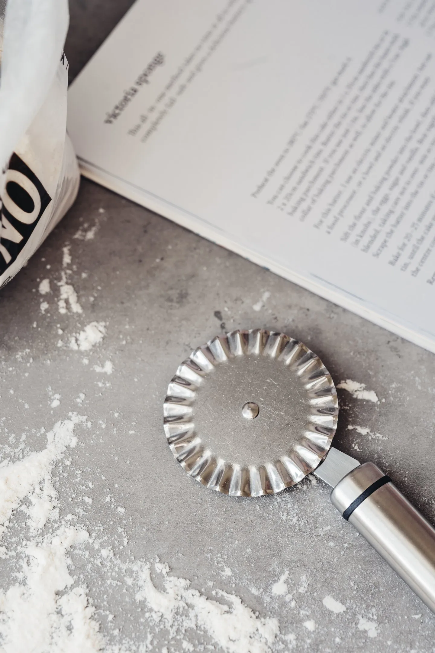 Coupe-pâte Steely Heirol, Acier inoxydable Heirol