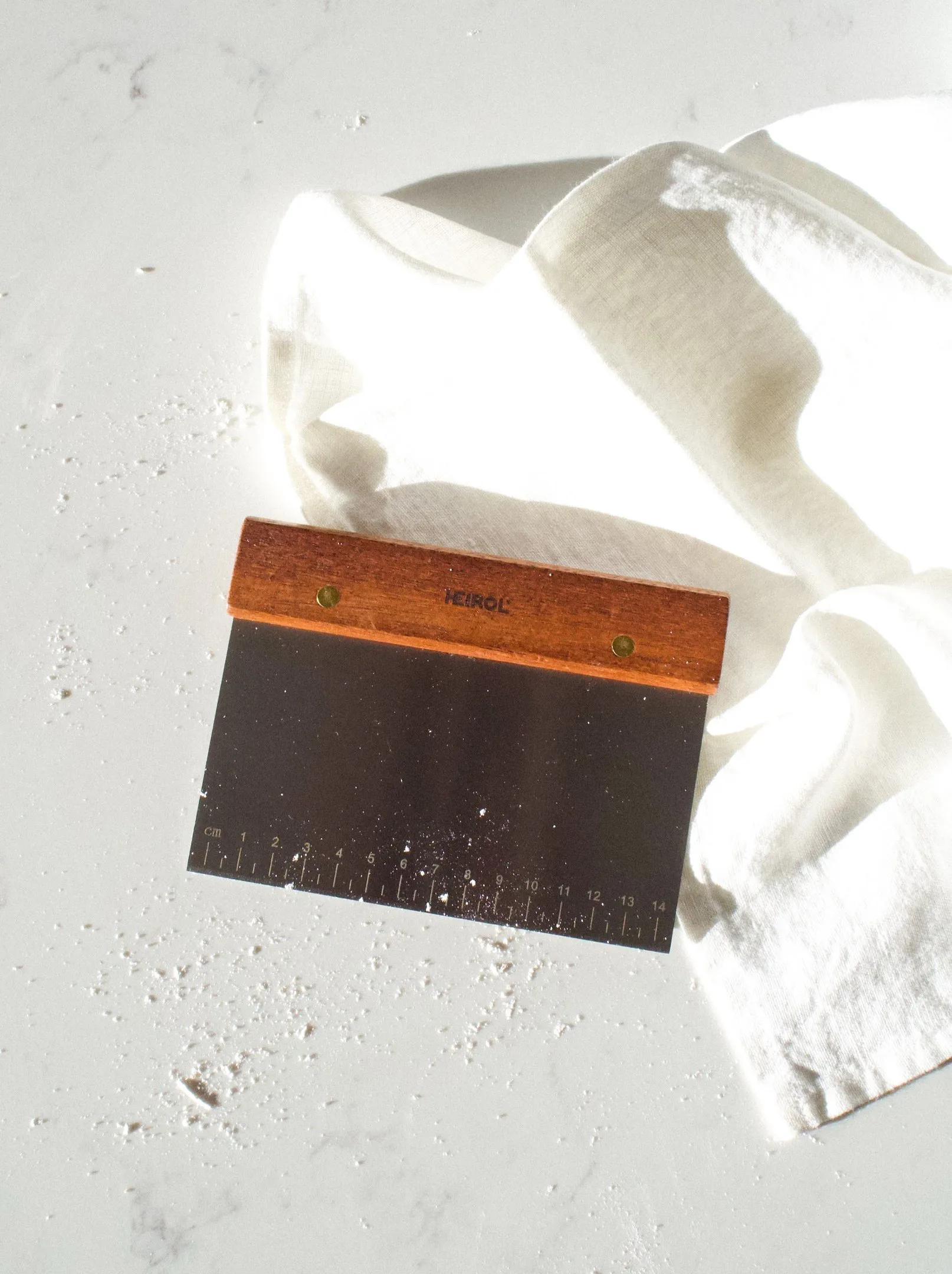 Raclette à pâte avec manche en bois, Bois de rose-acier inoxydable Heirol