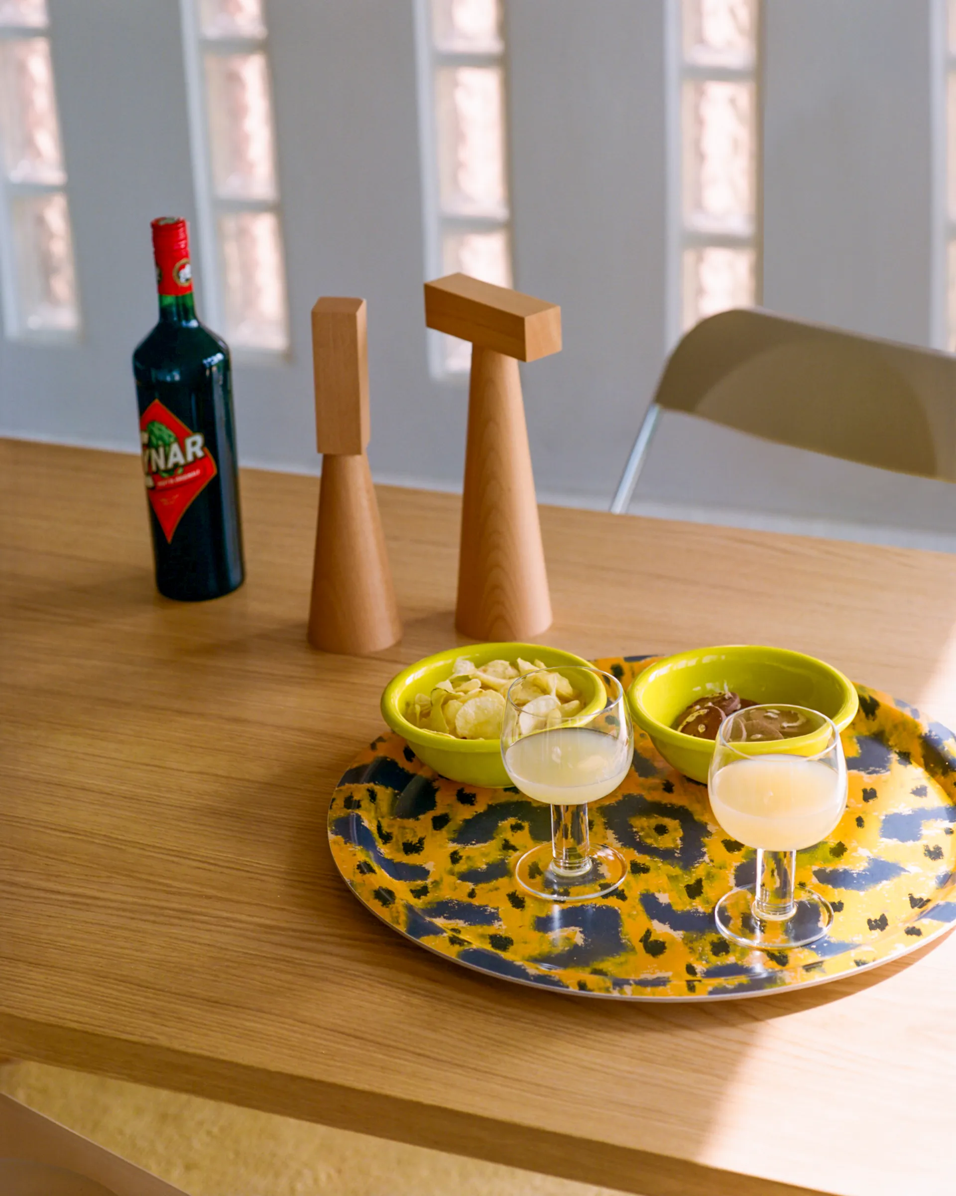 Plateau Monster Medium Ø49 cm, Ochre yellow-grey-black Hem