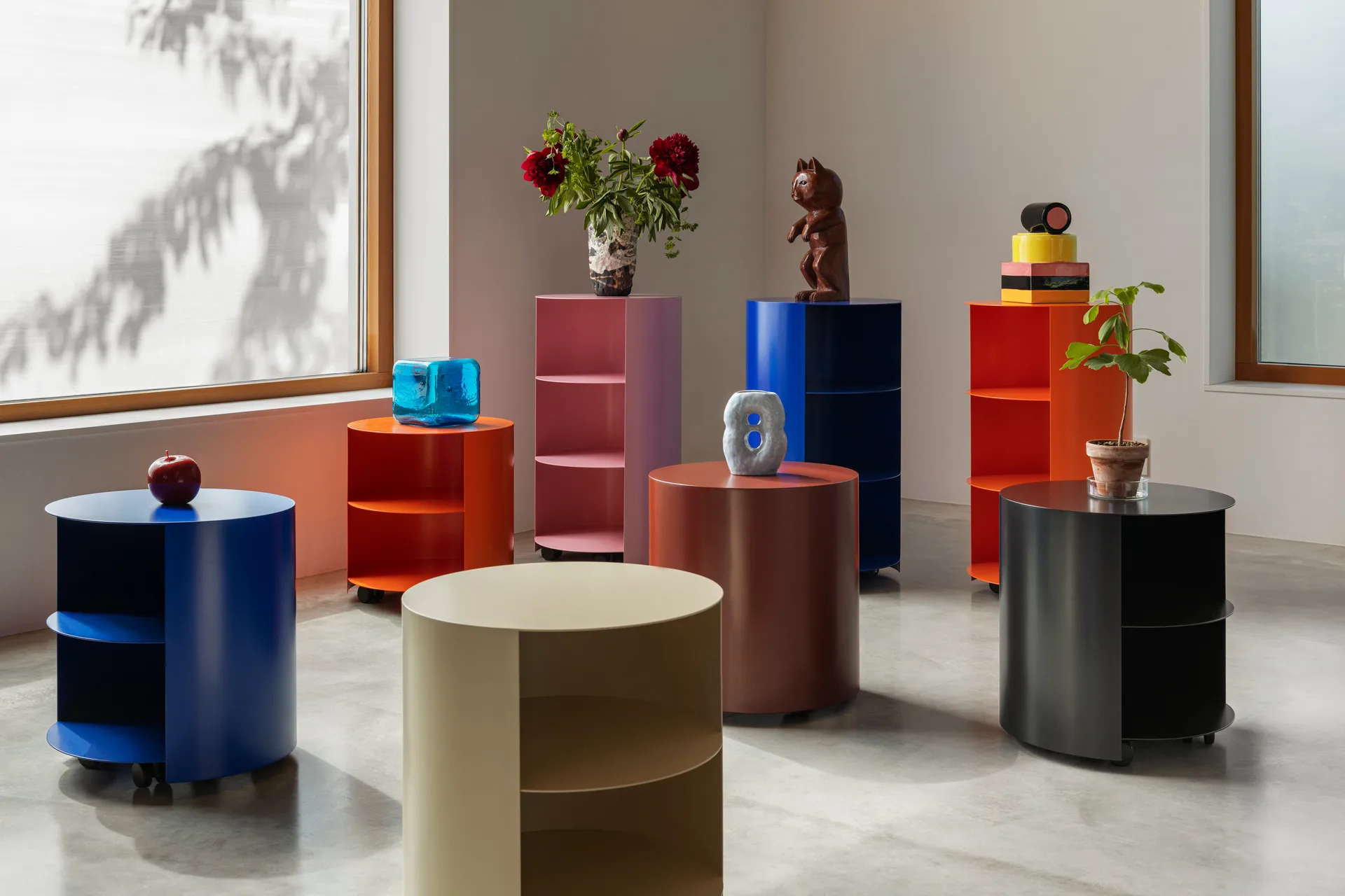 Table d'appoint Hide Ø38x41 cm, Ultramarine blue textured Hem