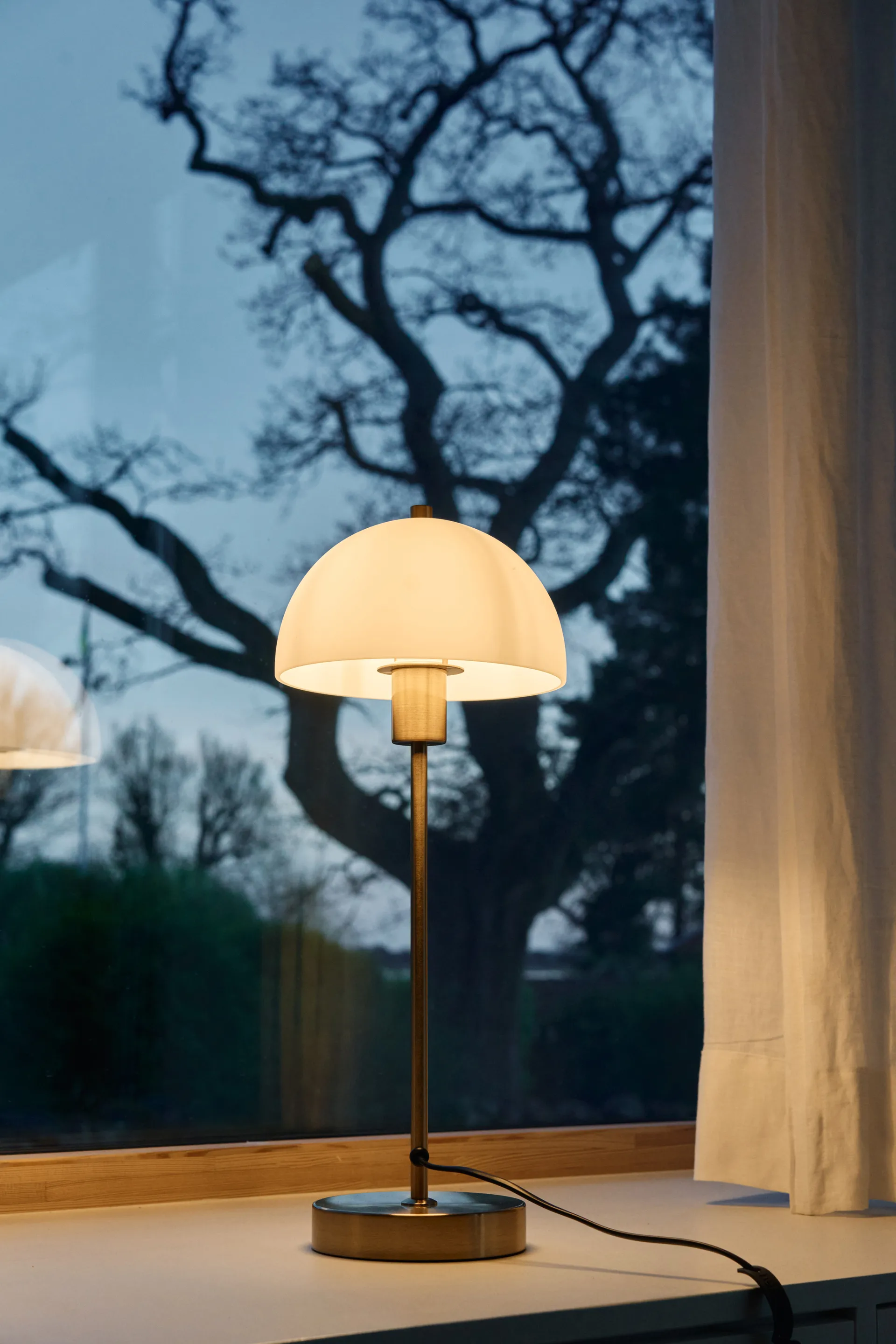Lampe de table Vienda, laiton-blanc Herstal