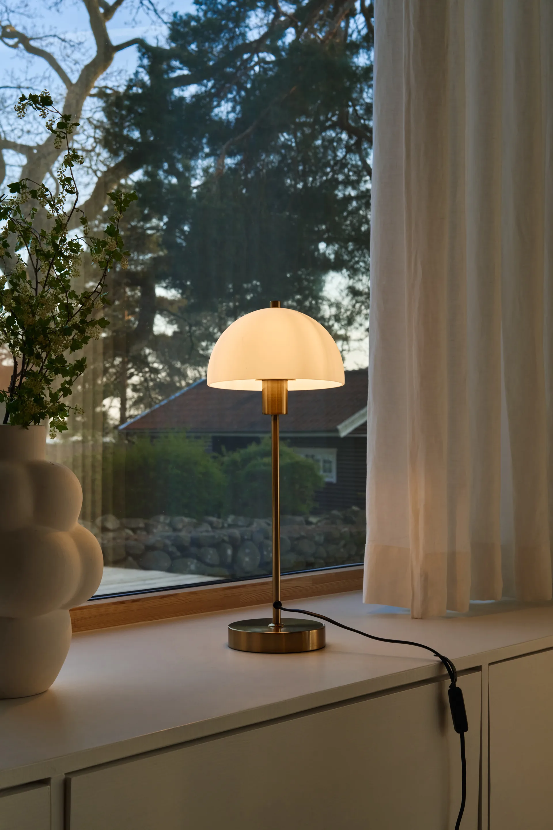 Lampe de table Vienda, laiton-blanc Herstal