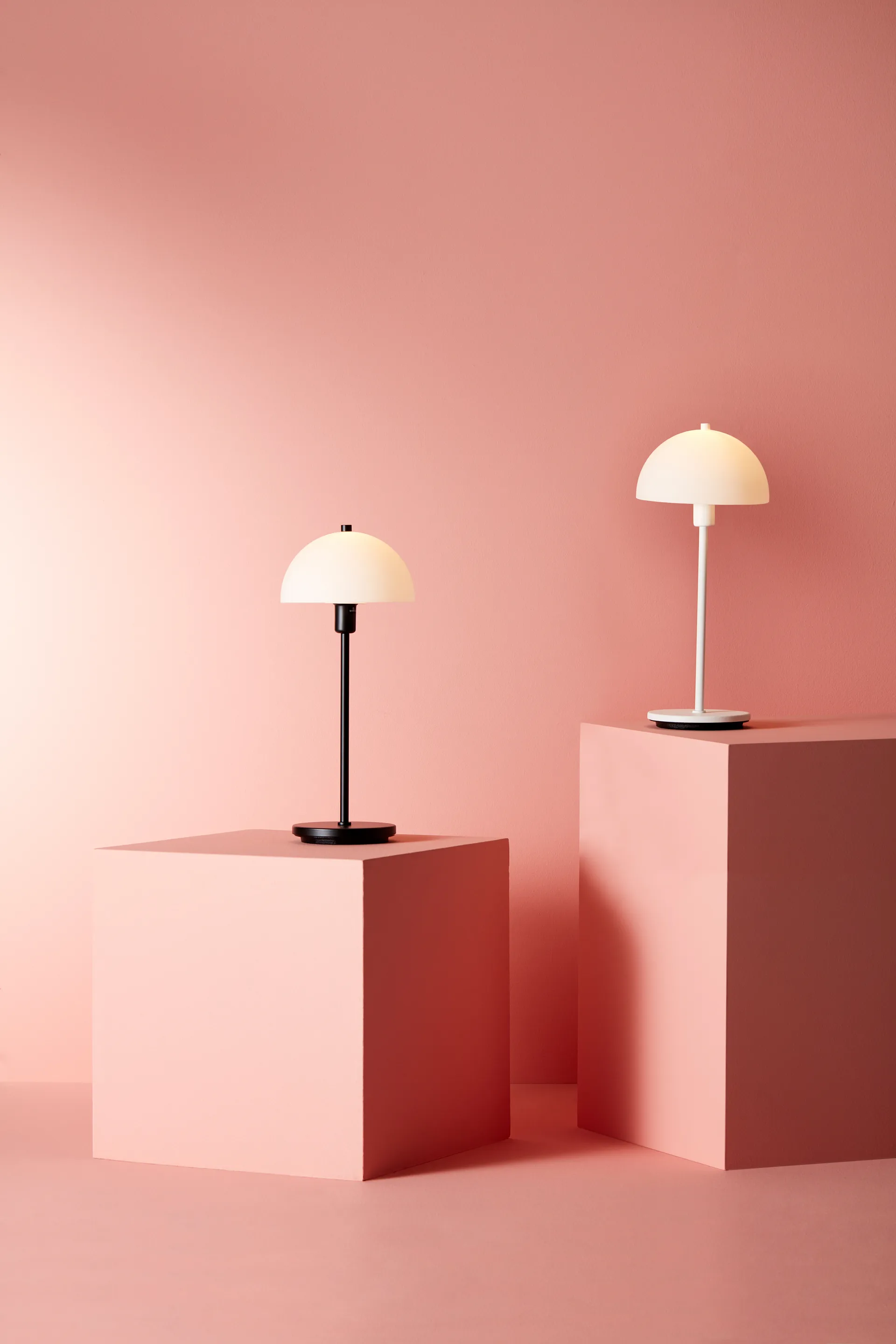 Lampe de table Vienda X, blanc Herstal