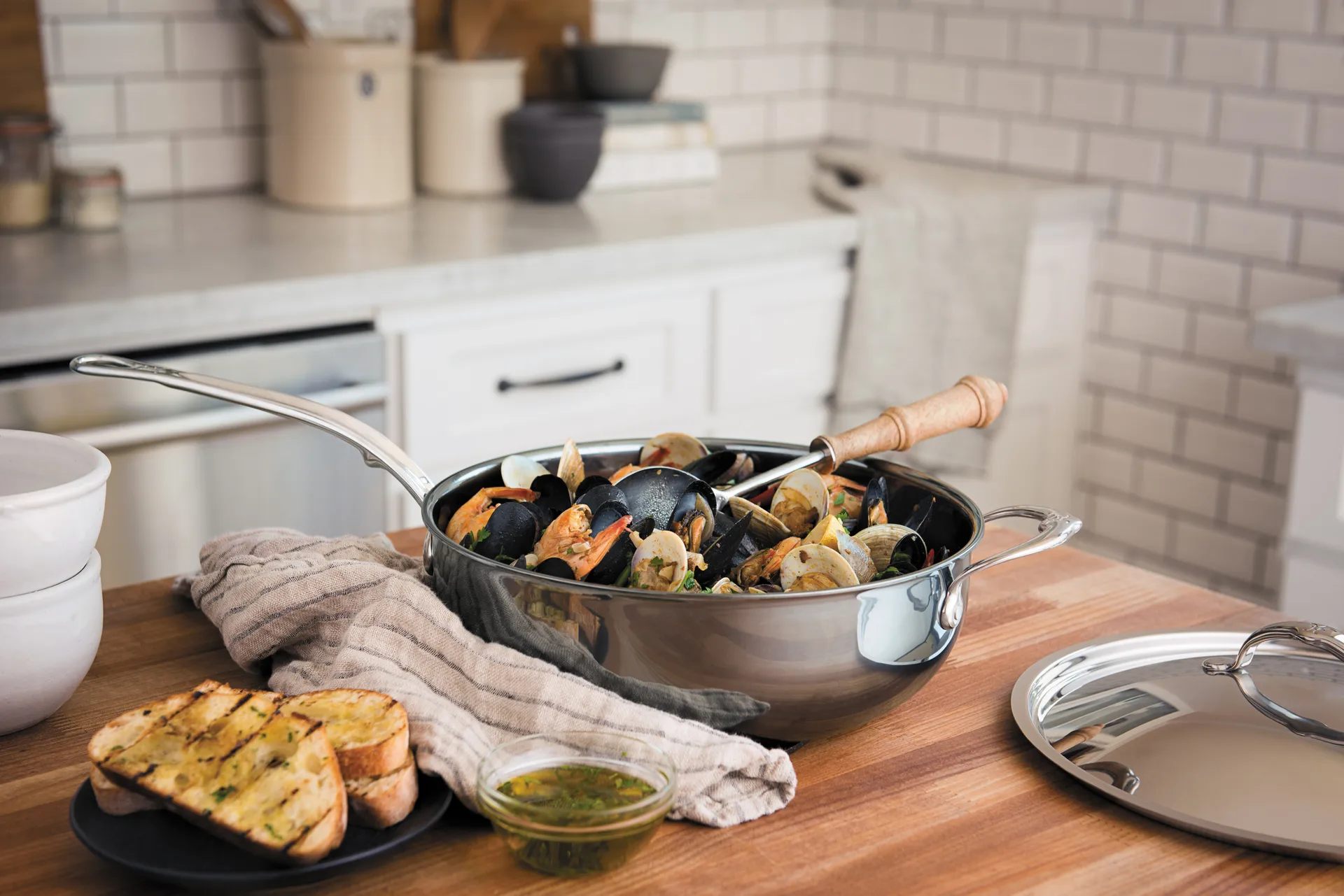 Poêle à frire avec couvercle Hestan Nanobond 4,7 L, Acier inoxydable Hestan