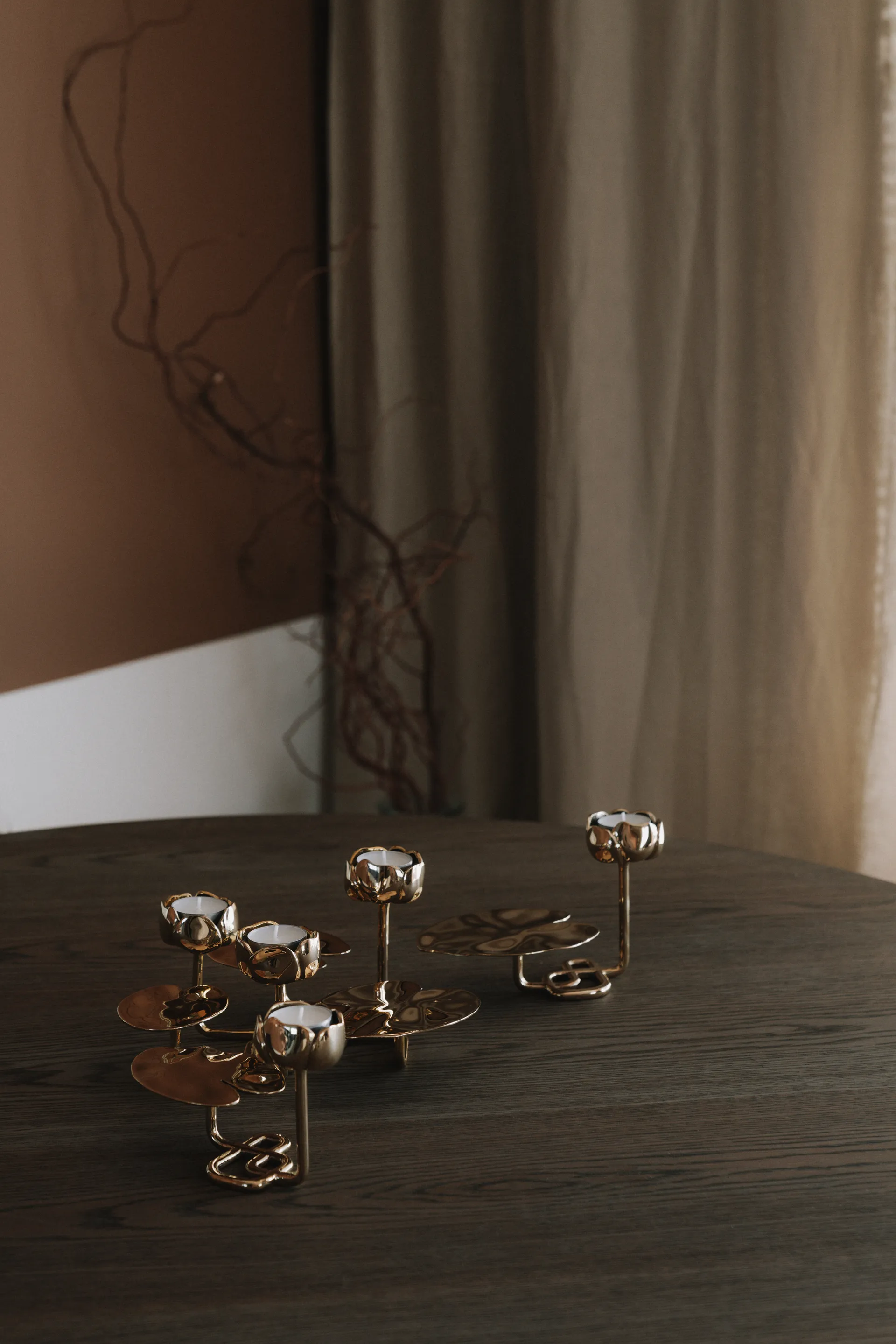 Bougeoir Ninfea grande, Laiton Hilke Collection