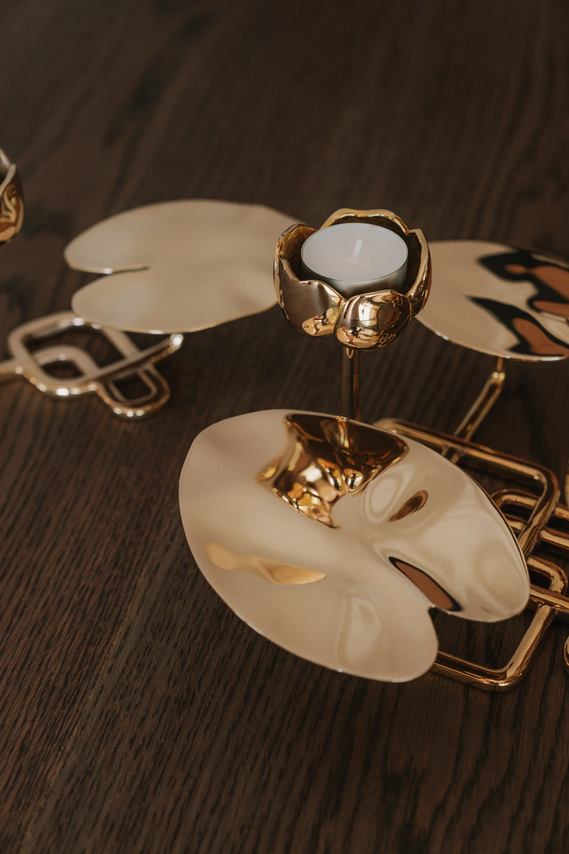 Bougeoir Ninfea grande, Laiton Hilke Collection