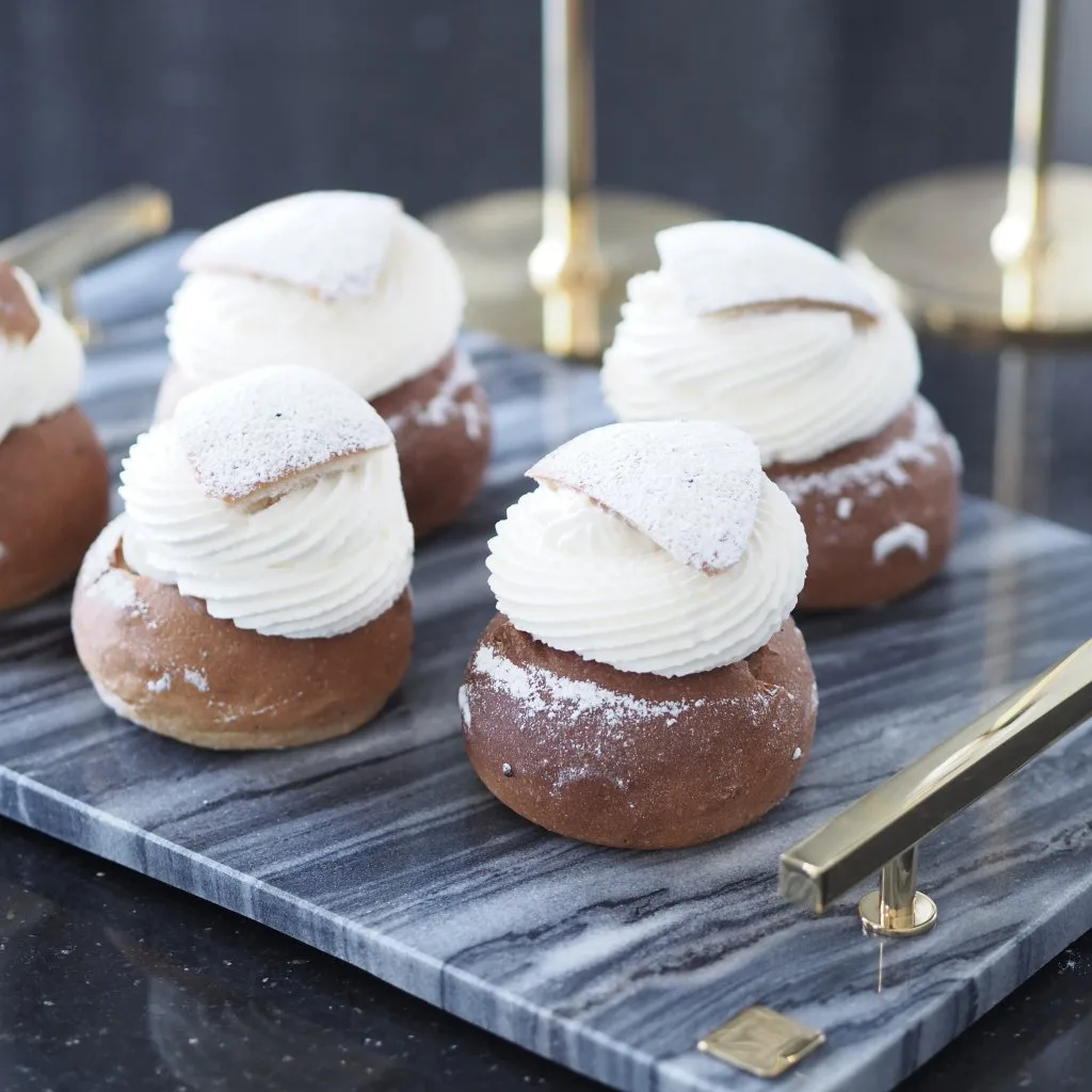 Plateau Hilke Collection 40,5x25,5 cm, Gris Marbre-laiton solide Hilke Collection