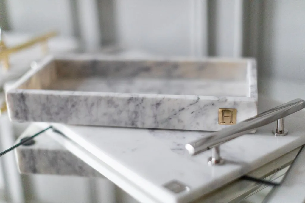 Plateau Hilke Collection 40,5x25,5 cm, Marbre blanc-laiton nickelé Hilke Collection