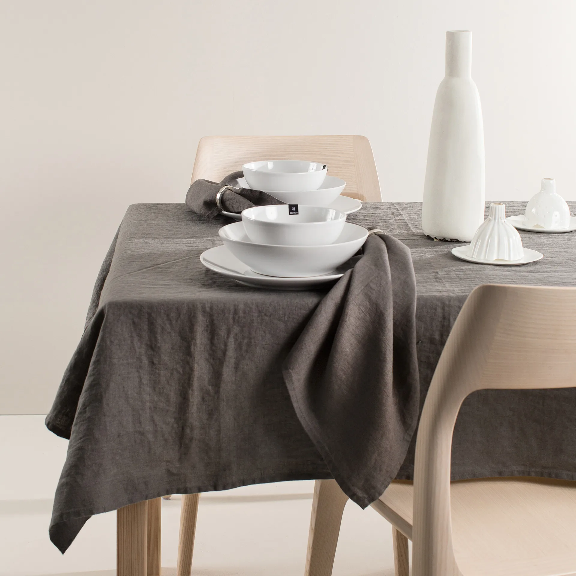 Nappe Sunshine 145 x 330cm, Charcoal (gris foncé) Himla
