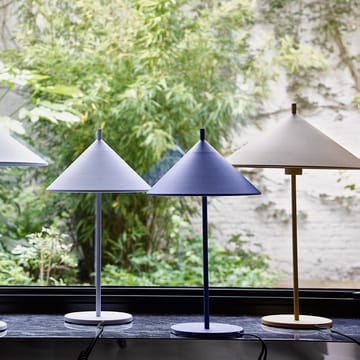 Lampe de table Triangle L - Matt ochre - HKliving