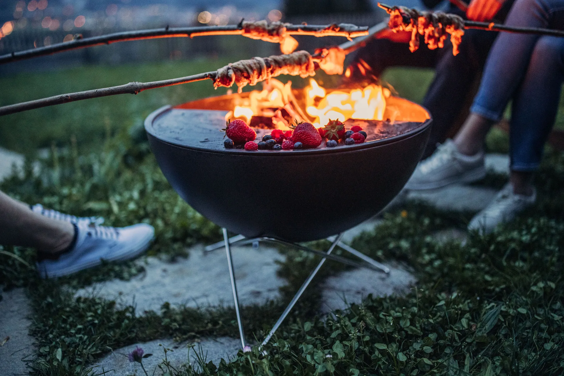 Brasero BOWL 57, Noir-argent, trépied étoile Höfats
