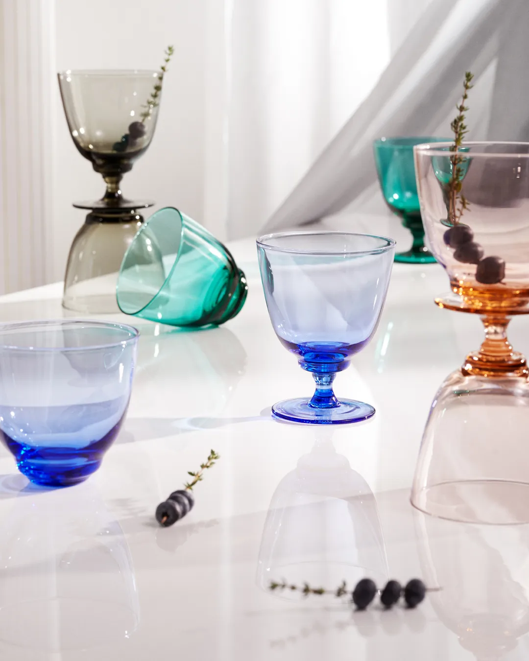 Verre à eau Flow 35 cl, Bleu foncé Holmegaard