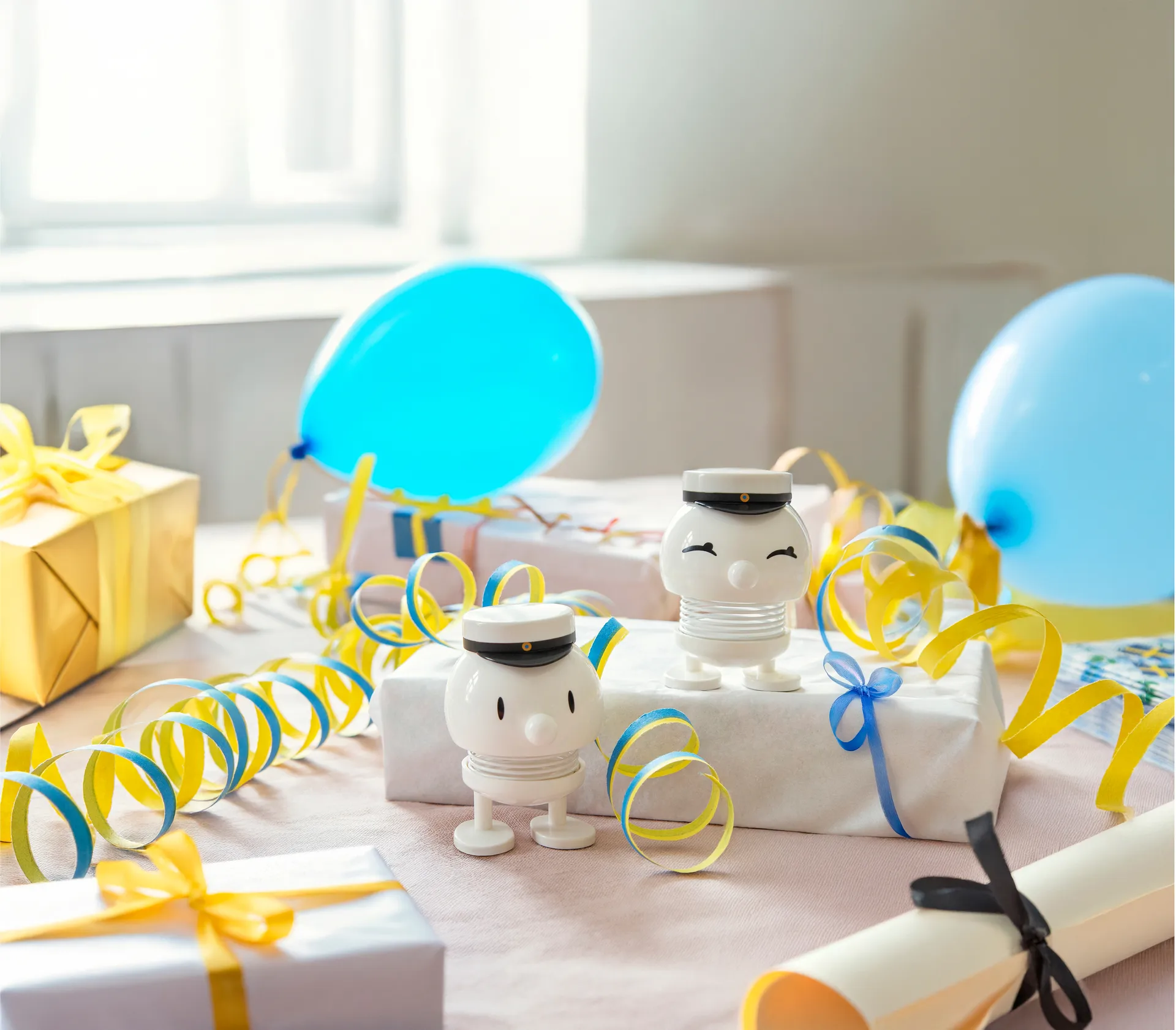 Figurine Hoptimist Swedish Student Bumble S, White Hoptimist