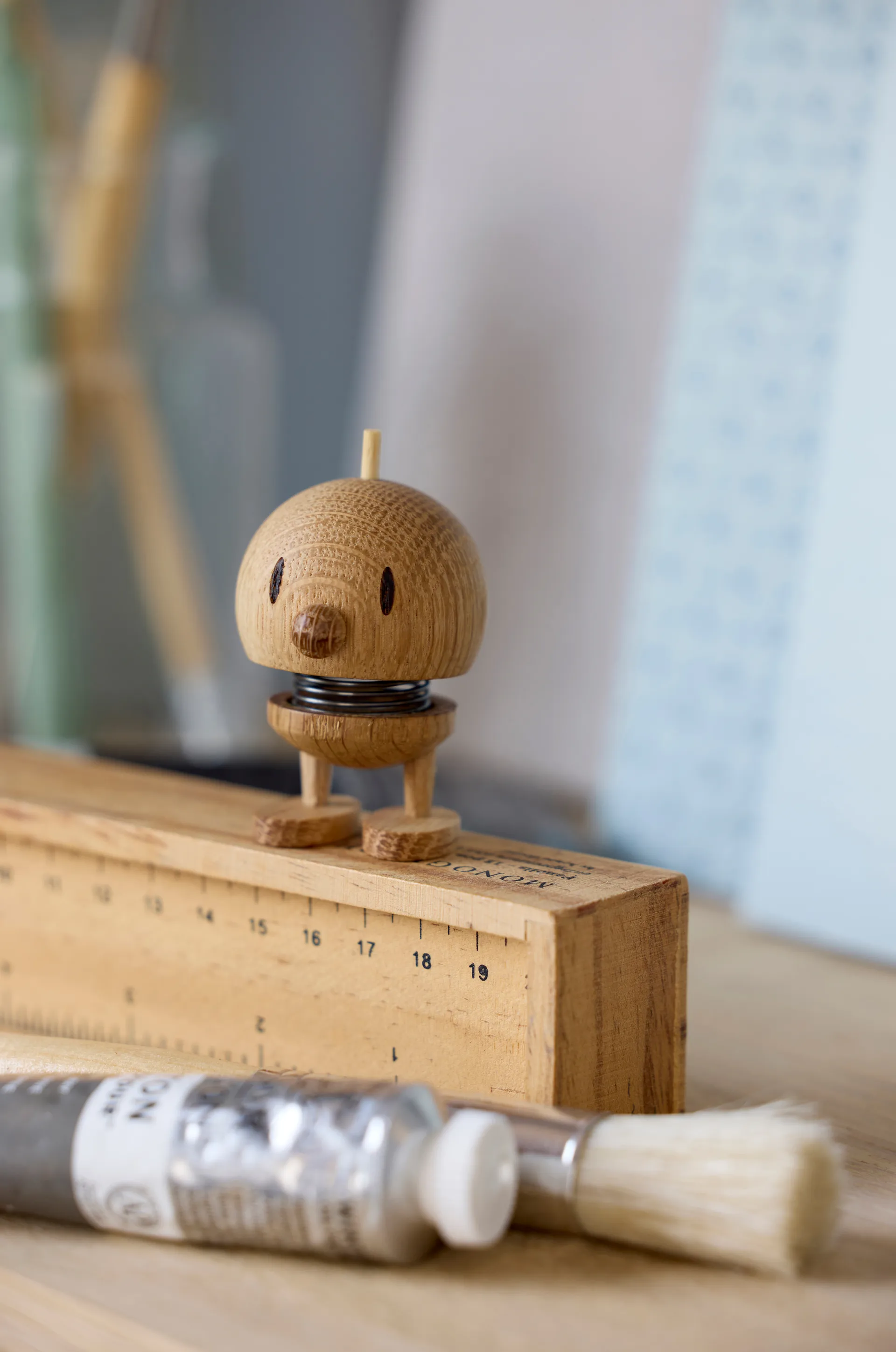 Hoptimist Bumble figurine XS, Oak Hoptimist