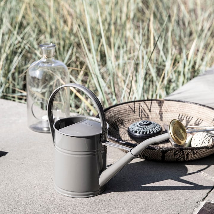 Arrosoir Water, Gris House Doctor