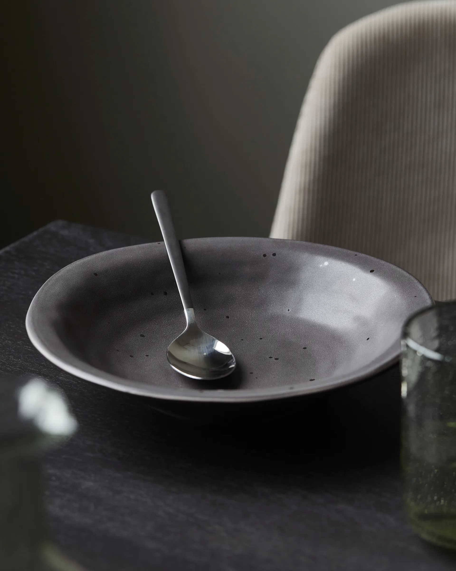 Assiette à soupe Rustic Ø25 cm, Gris foncé House Doctor