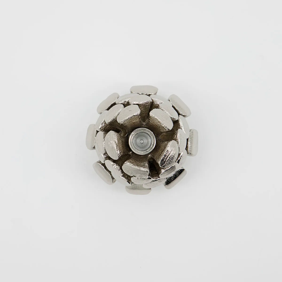 Bougeoir Pine Cone Ø7,5 cm, Argent antique House Doctor