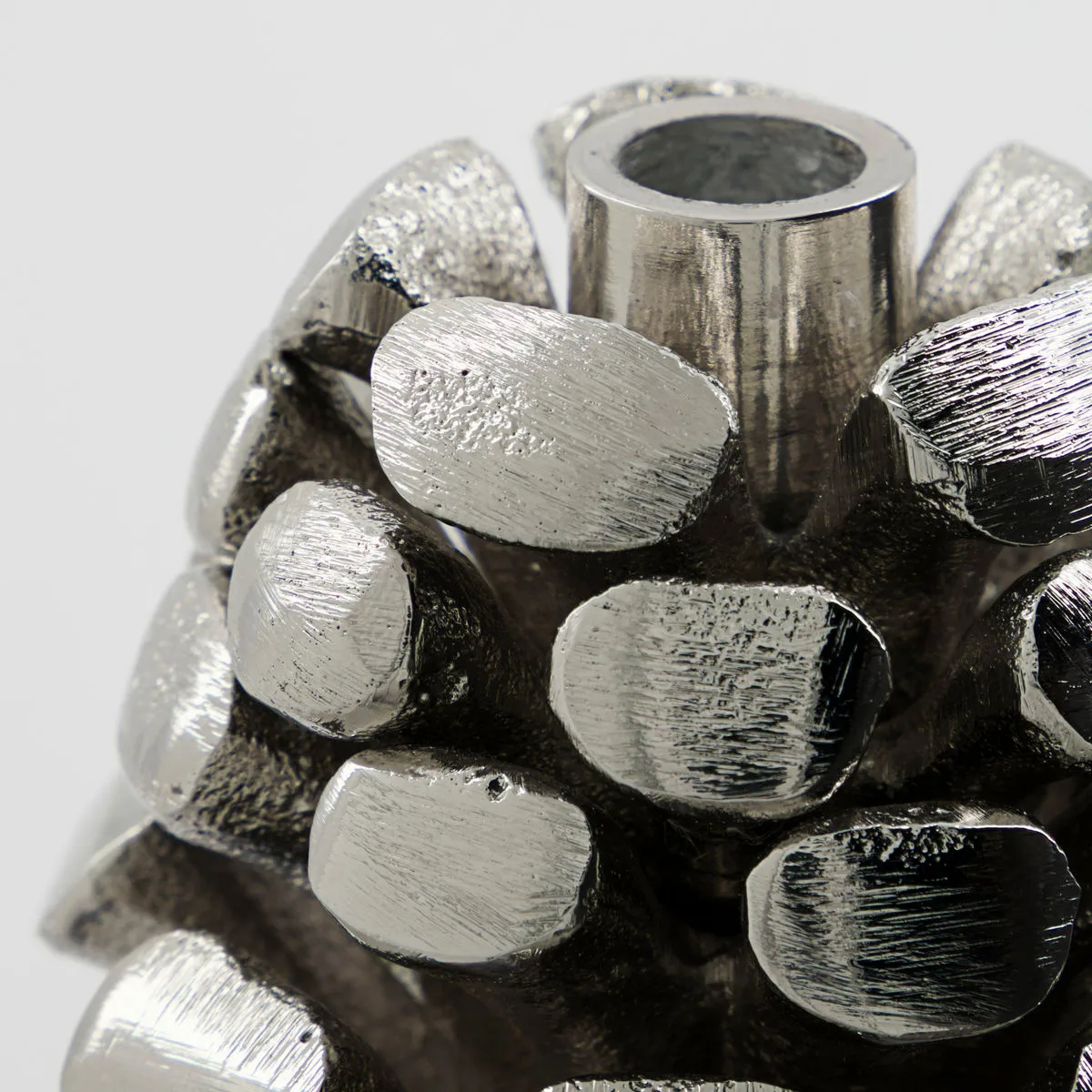 Bougeoir Pine Cone Ø7,5 cm, Argent antique House Doctor
