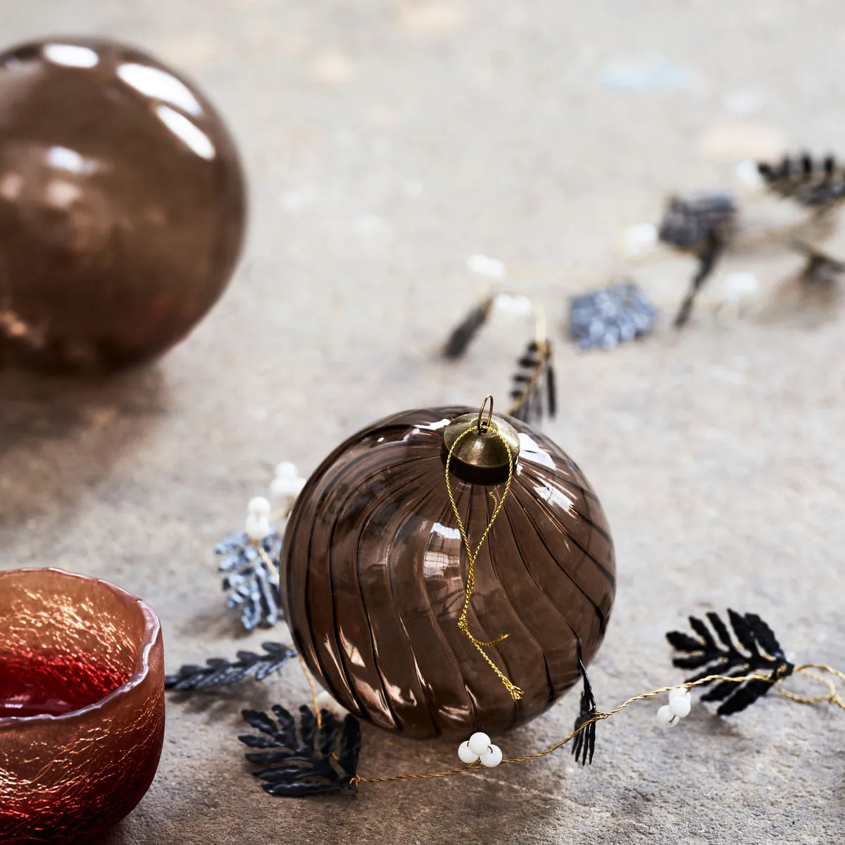 Boule de Noël Fluted Ø10 cm, Amber House Doctor