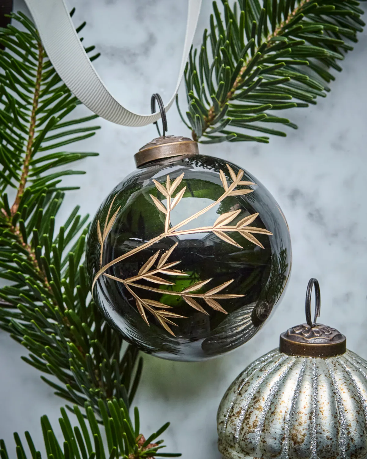 Boule de Noël Leaf Ø7,5 cm lot de 4, Vert-or House Doctor