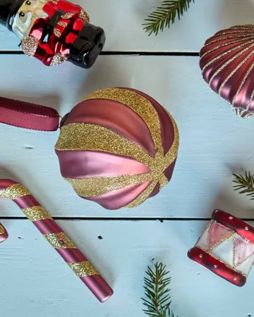 Boule de Noël Swirl lot de 4 - Rouge poussiéreux-or - House Doctor