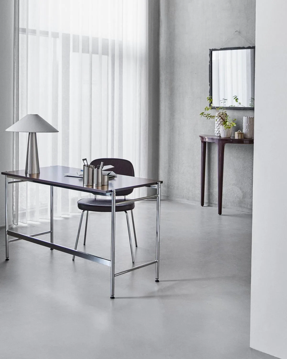 Bureau Arph, Mûre-chrome, 125x60x74 cm House Doctor