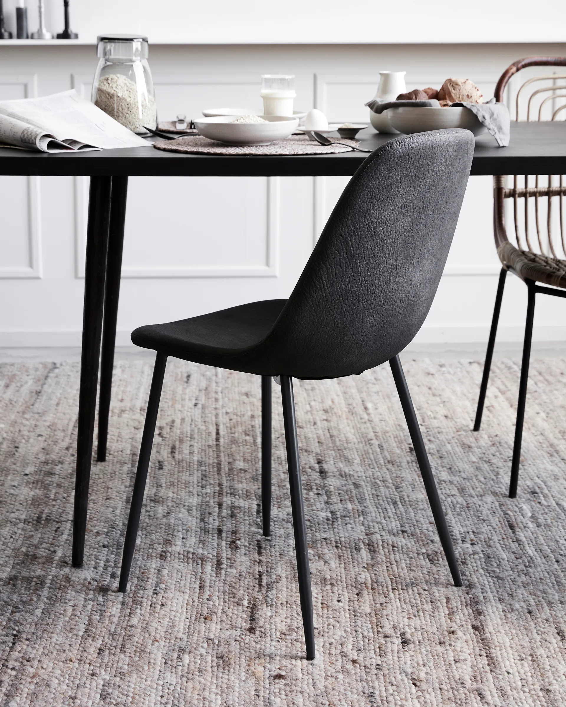 Chaise Found simili cuir, Antique grey House Doctor