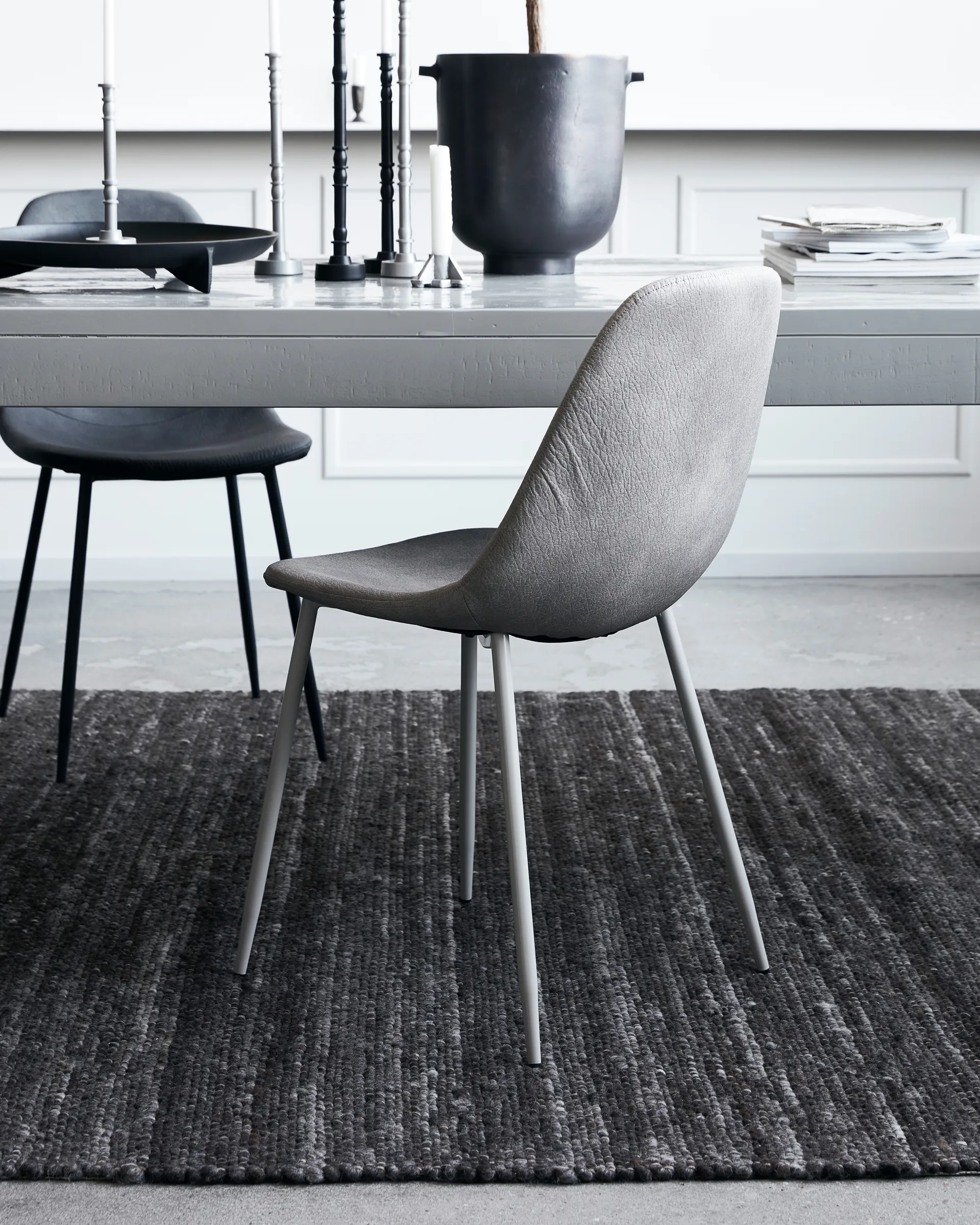 Chaise Found simili cuir, Antique light grey House Doctor