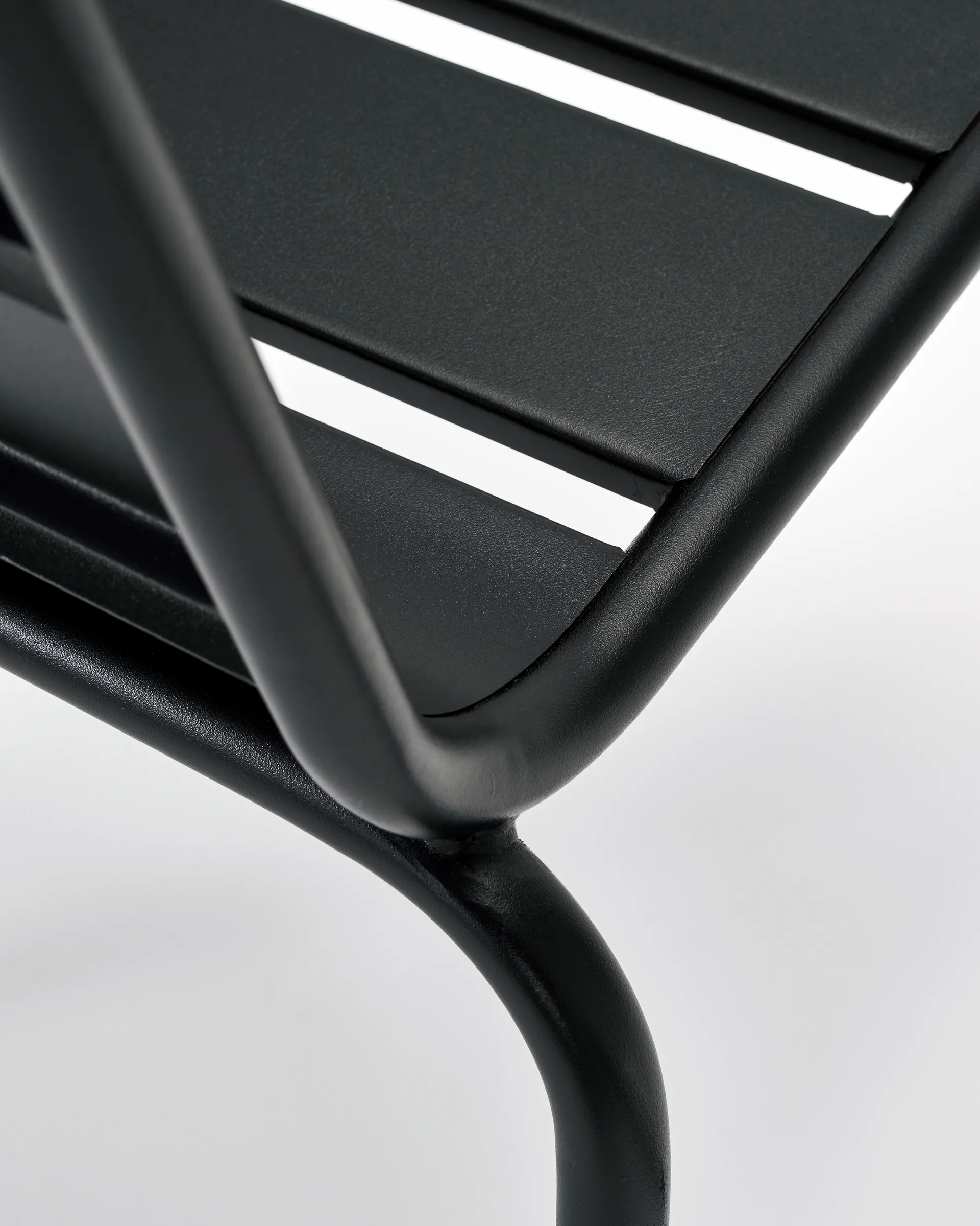 Chaise Helo, Noir House Doctor