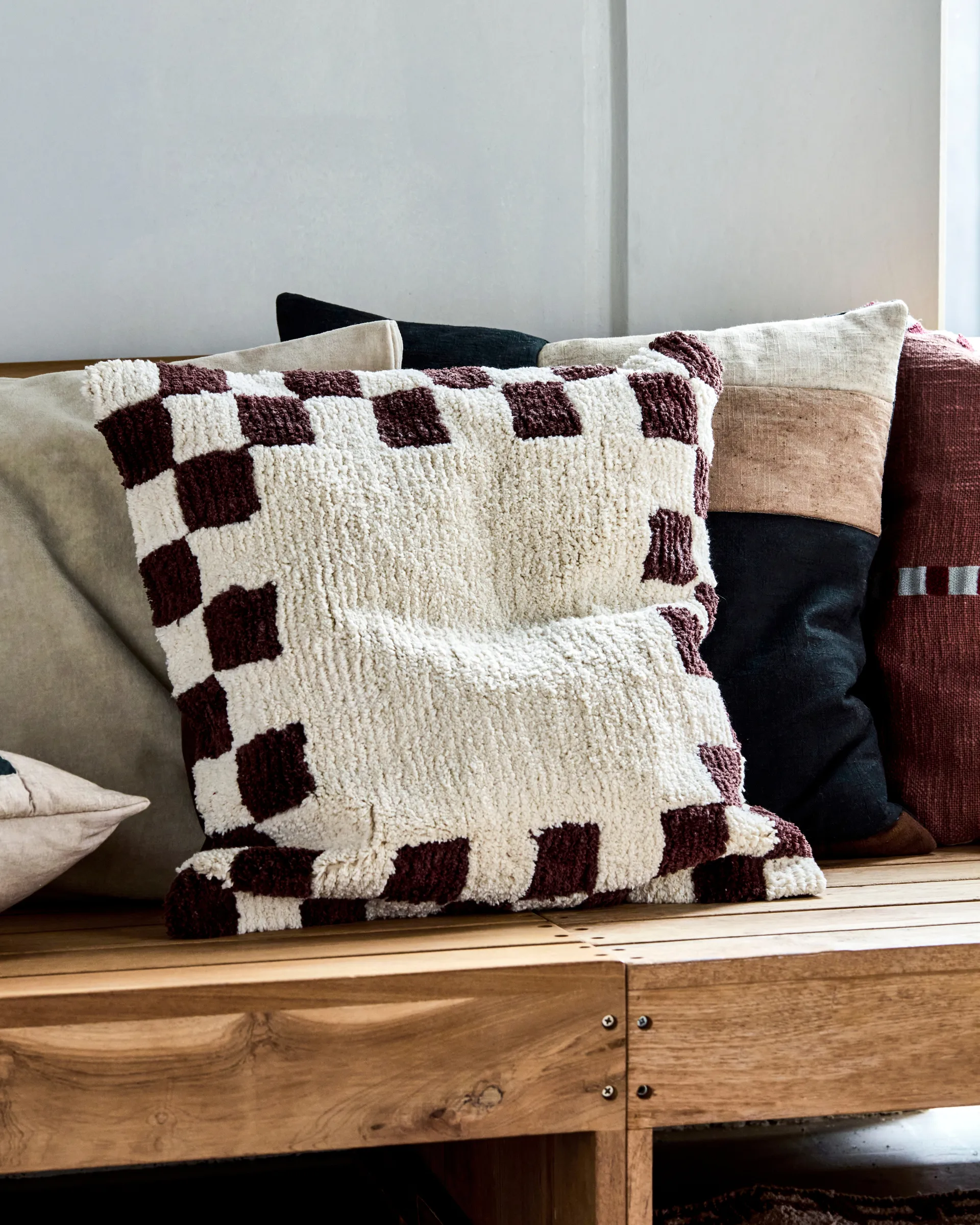 Housse de coussin Chess, Brun-off-white, 50x50 cm House Doctor