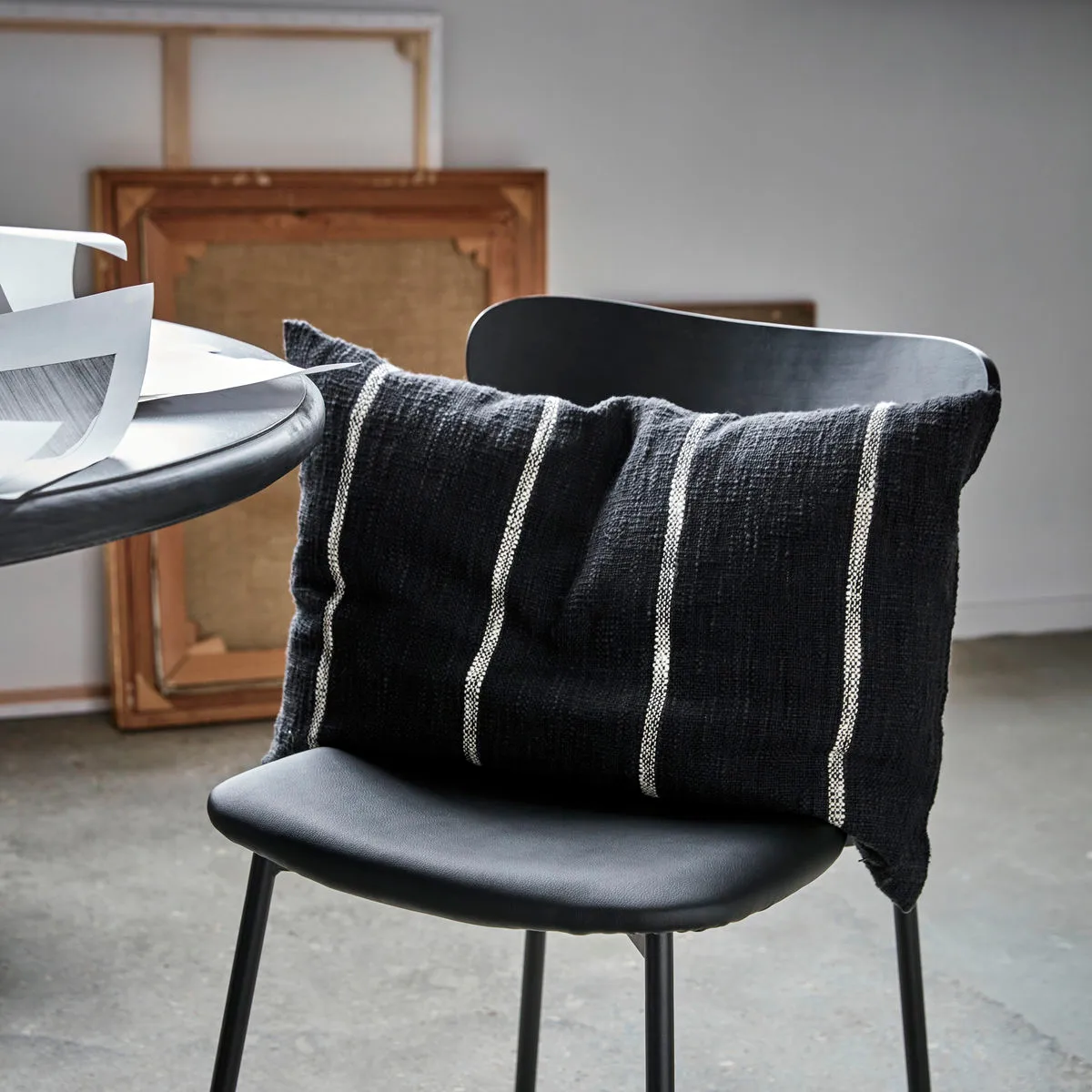 Housse de coussin Tuur 40x60 cm, Noir-écru House Doctor