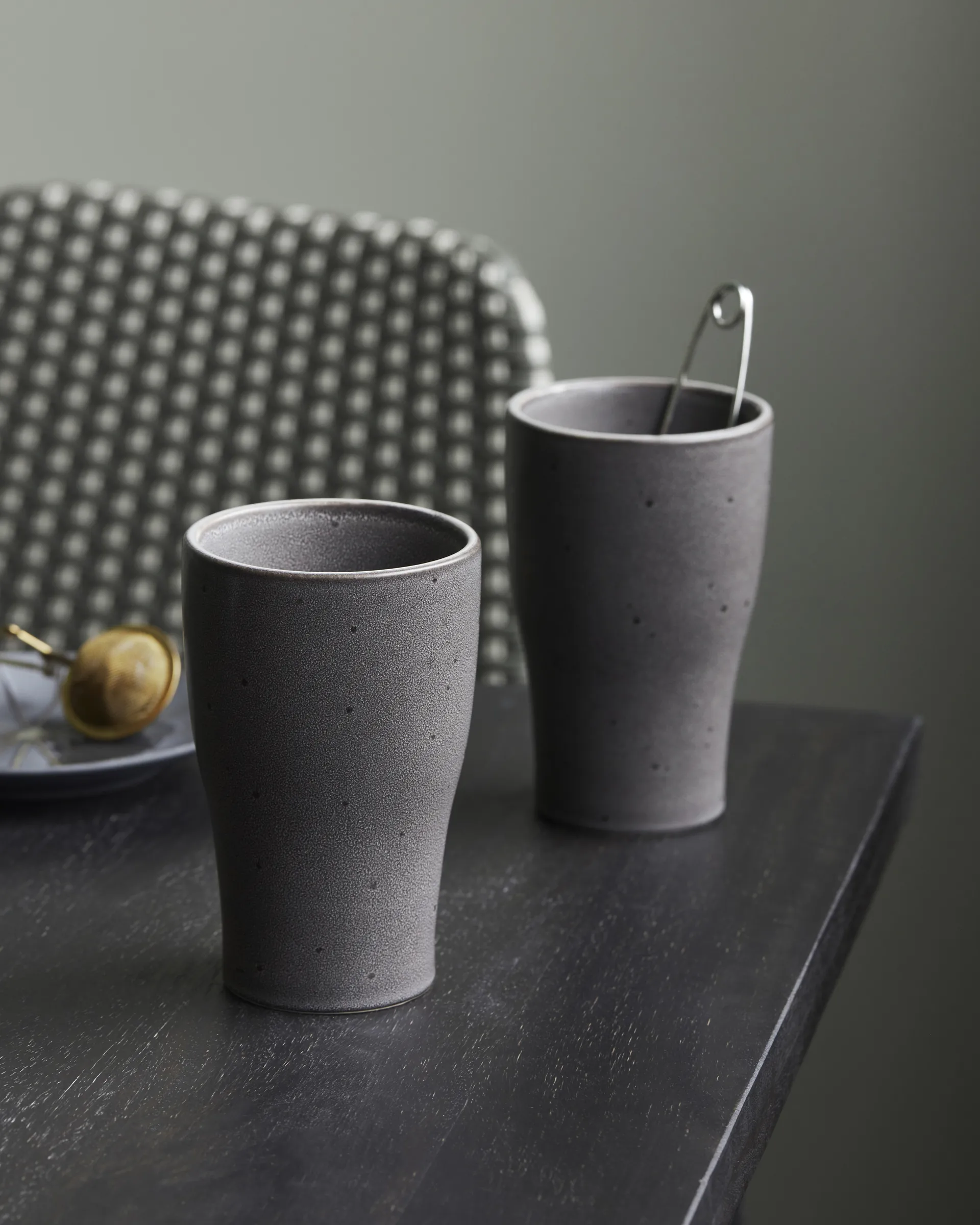Mug isotherme Liss 14 cm Lot de 2, Gris foncé House Doctor