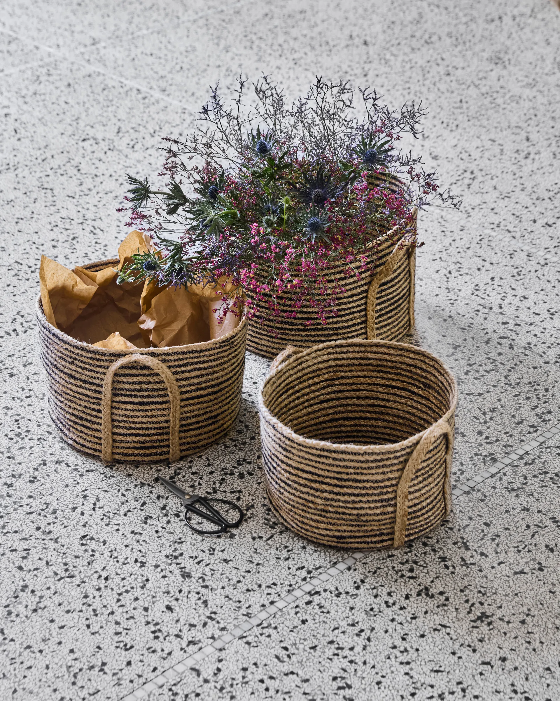Panier de rangement Dungi bas, lot de 3, Noir-naturel House Doctor