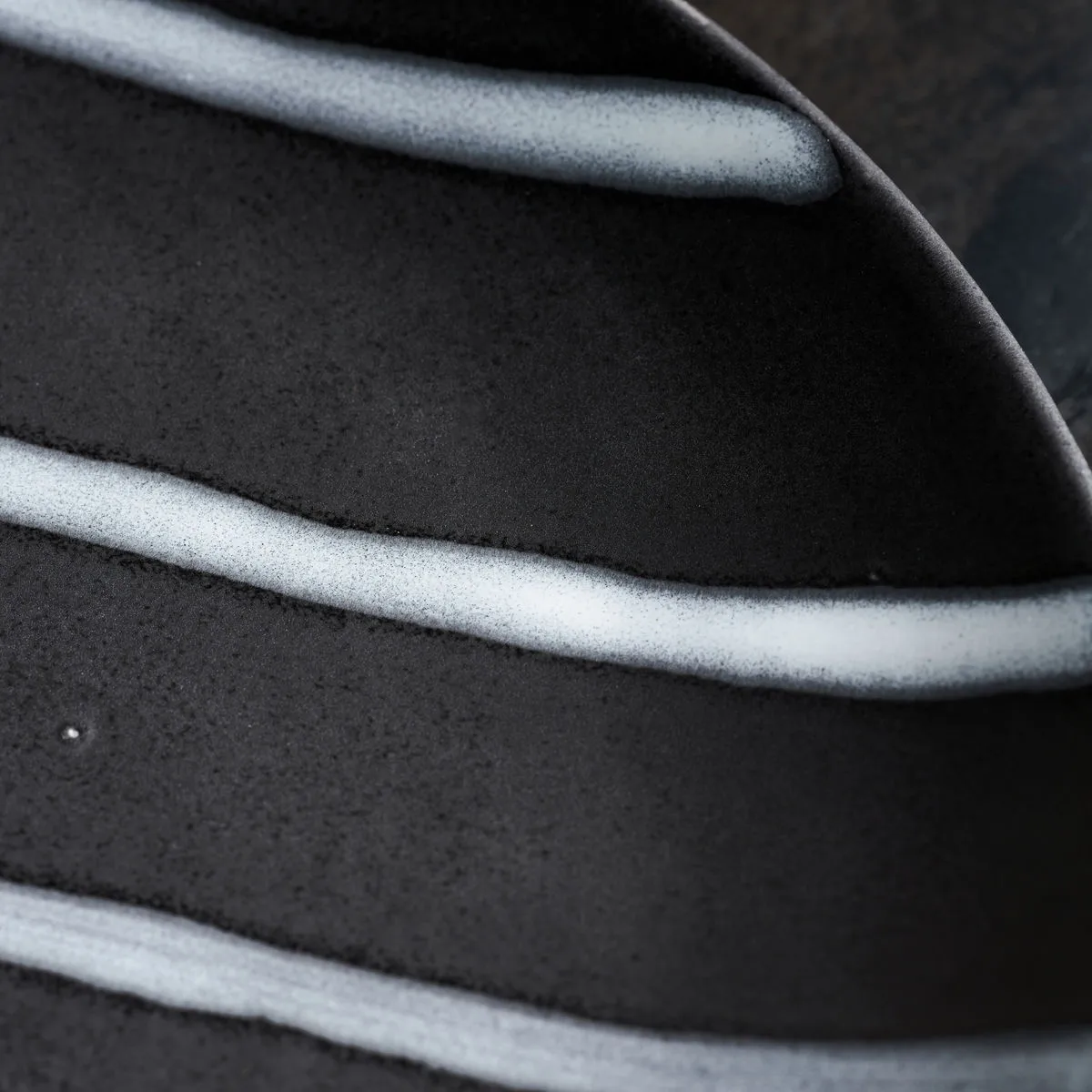 Petite assiette Line Ø19,5 cm, Noir-marron House Doctor