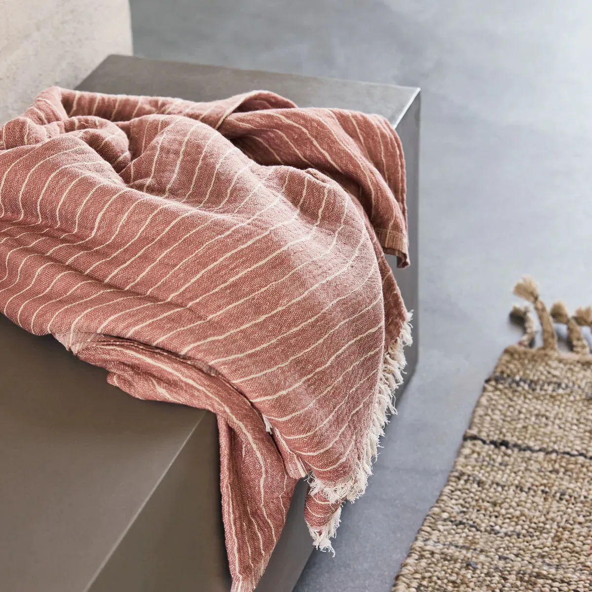 Plaid Alice à rayures 140x200 cm, Dusty berry House Doctor