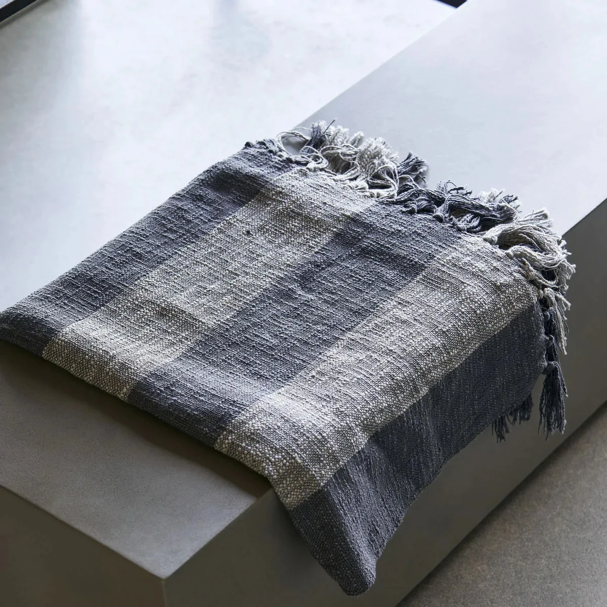 Plaid Ponra 130x180 cm, Gris House Doctor