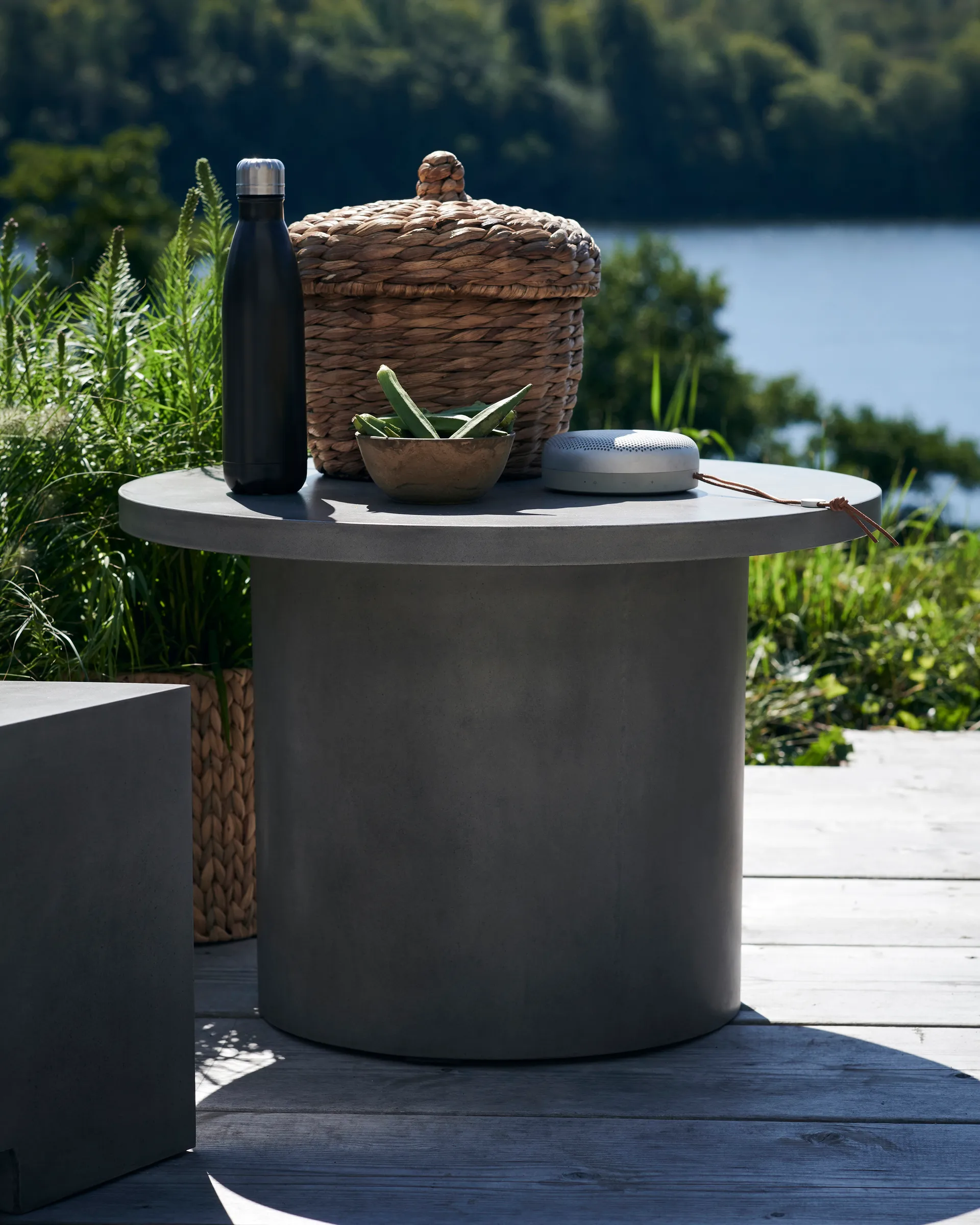 Table Stone Ø 65x45 cm, Béton House Doctor