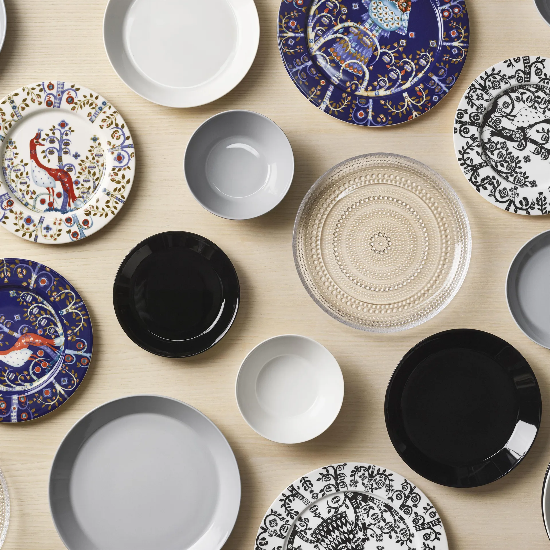 Assiette Taika 27 cm, noir Iittala