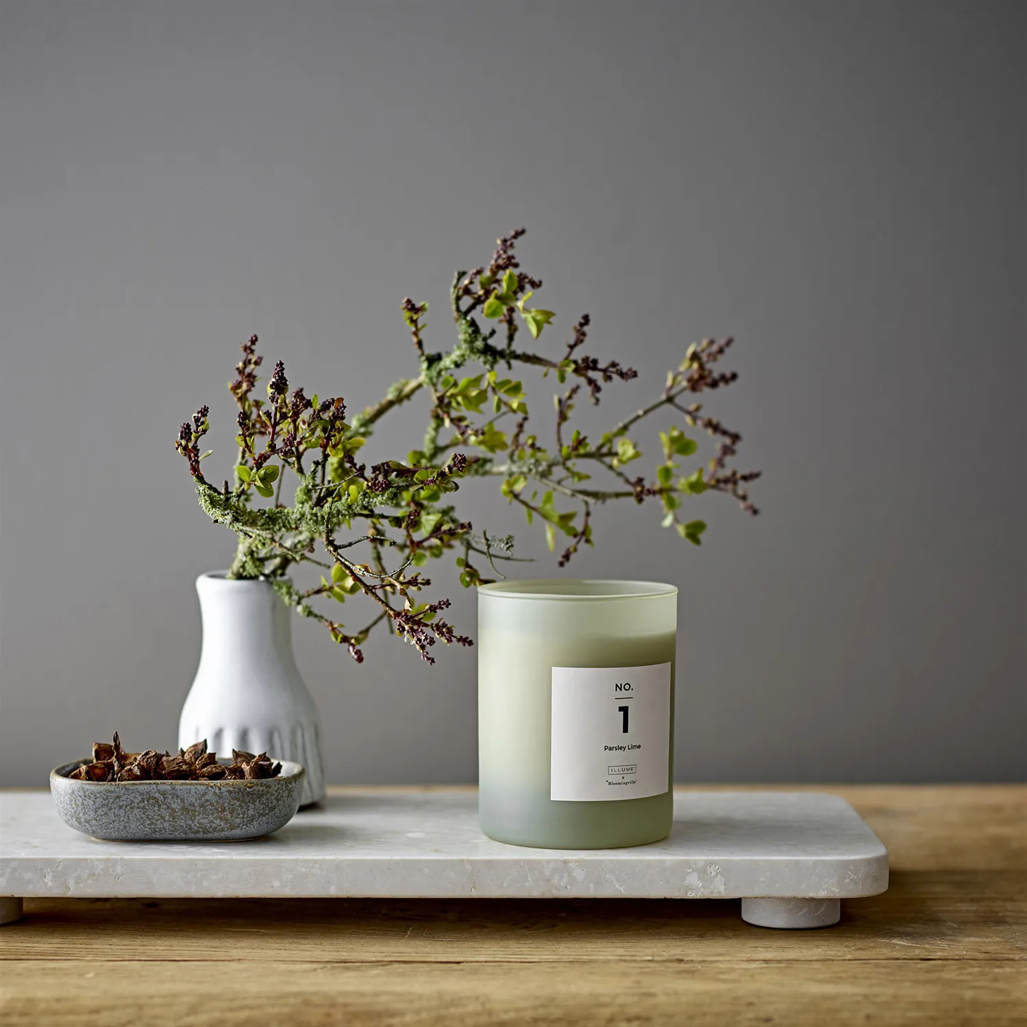 Bougie parfumée NO. 1 Parsley Lime, 200 g + Giftbox Illume x Bloomingville
