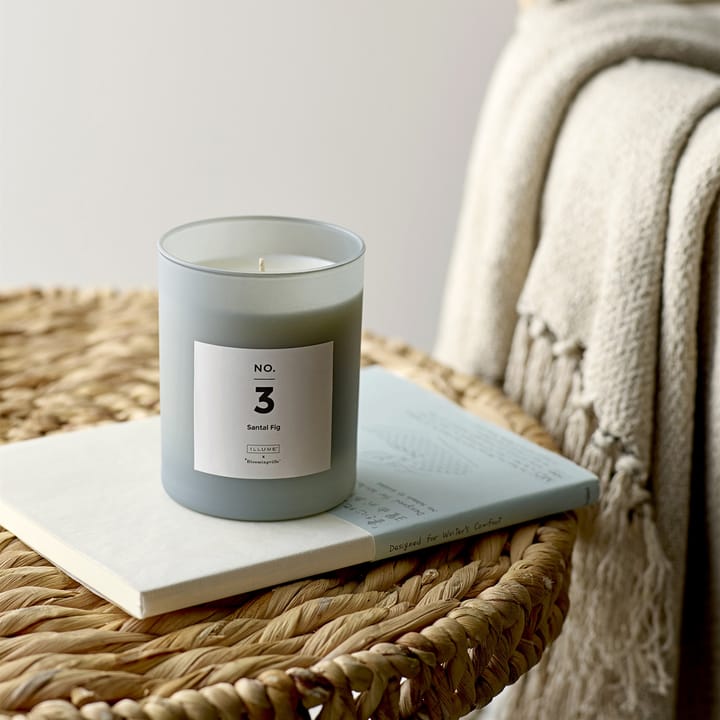 Bougie parfumée NO. 3 Santal Fig, 200 g + Giftbox Illume x Bloomingville