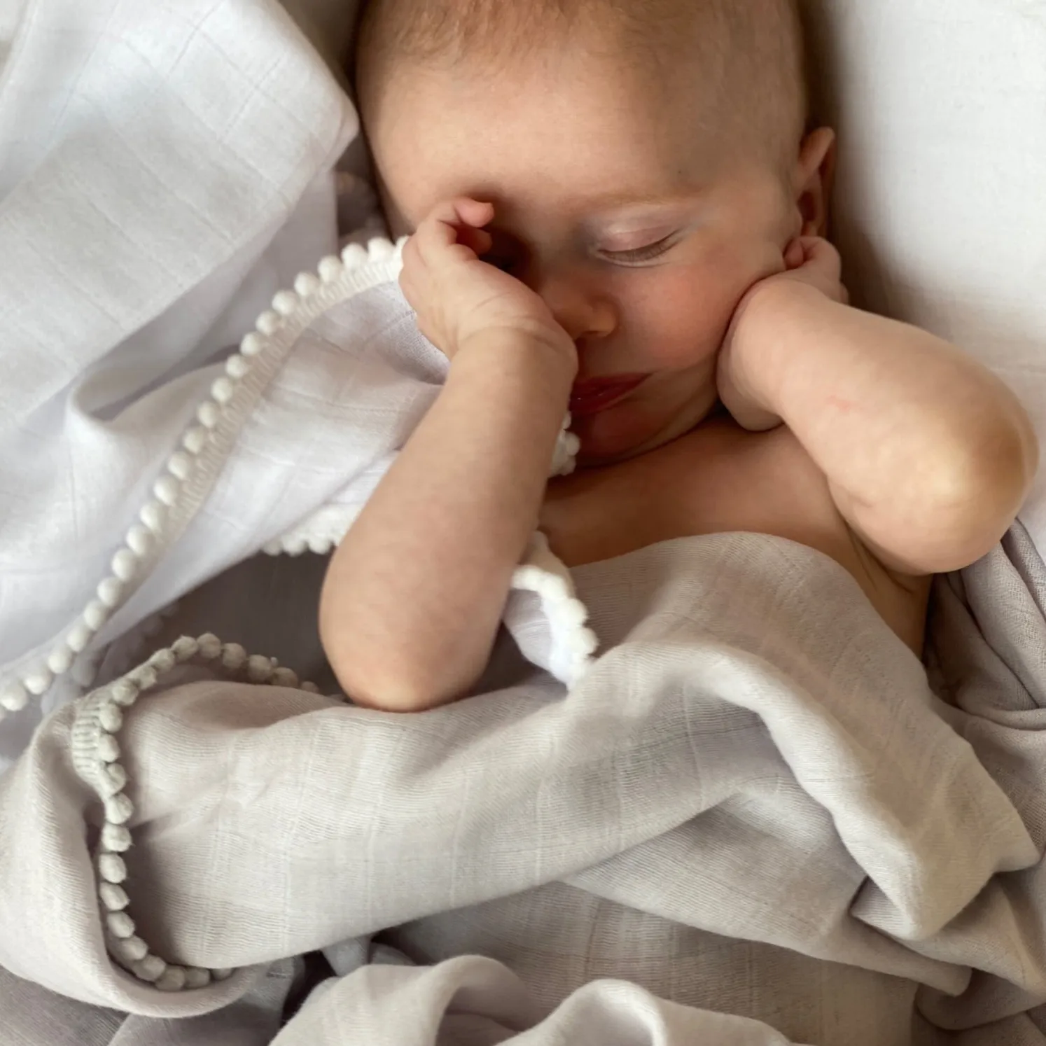 Plaid Pom Pom en mousseline 120x120 cm, lot de 2, Pearl & Dusty gray Jack o Juno