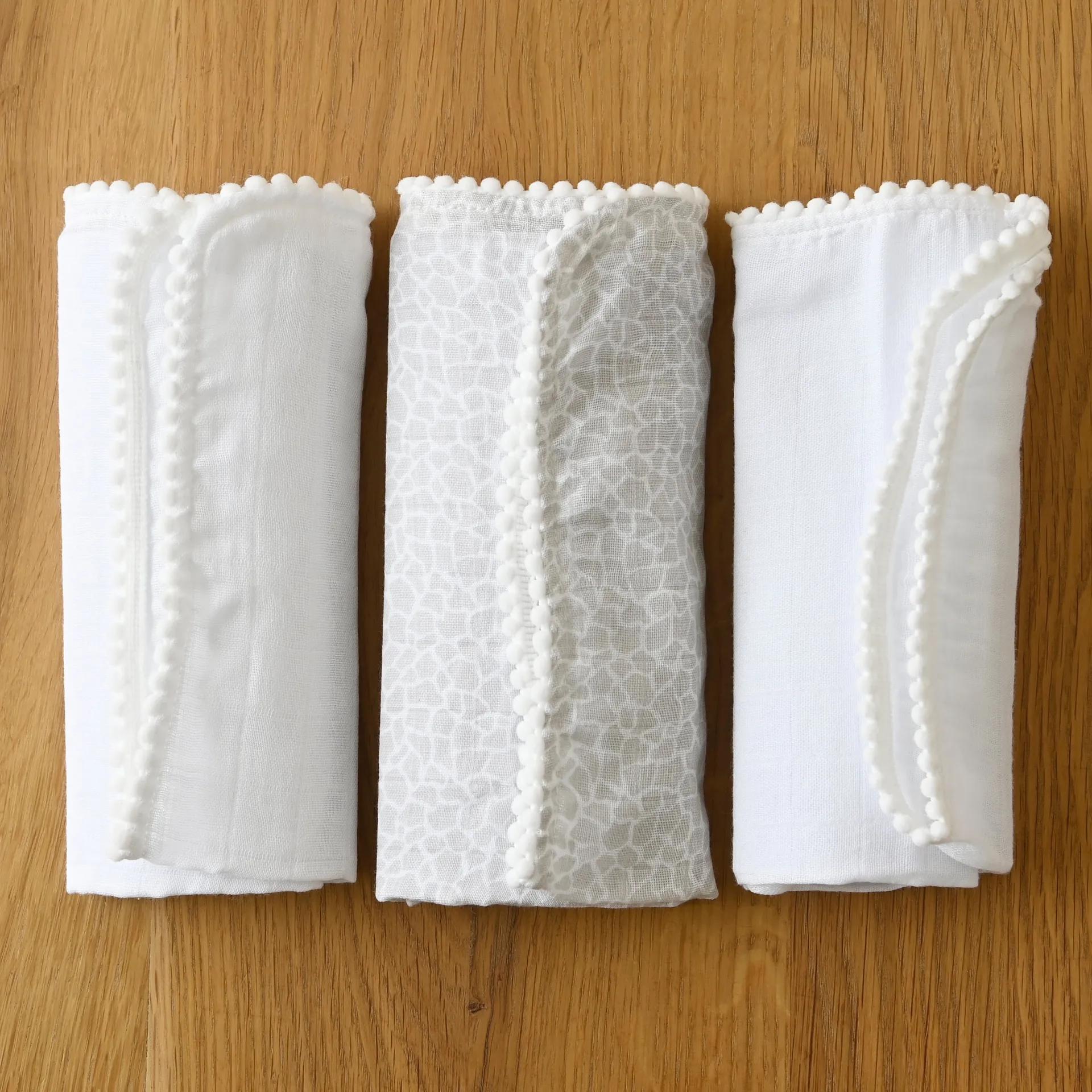 Plaid Pom Pom en mousseline 40x40 cm, lot de 3, Pearl & Giraffe gray Jack o Juno