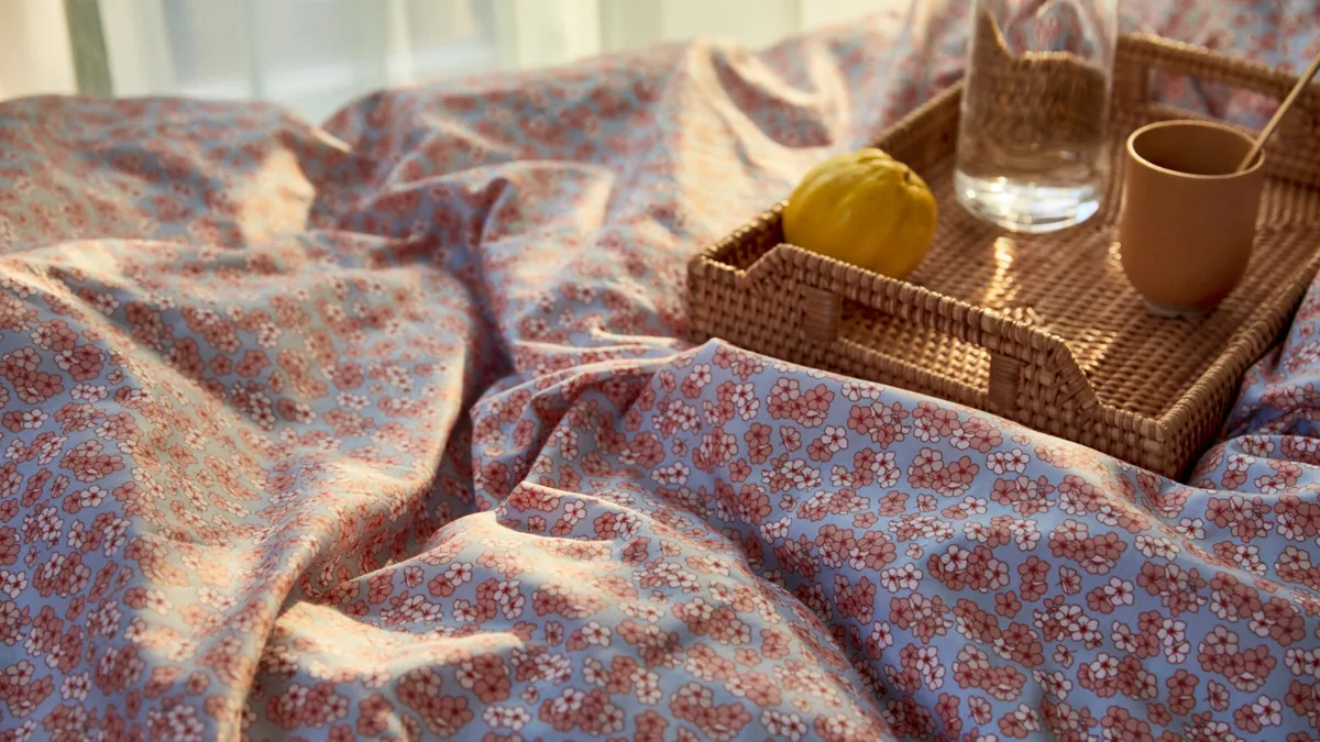 Ensemble de lit Pleasantly 220x220 cm, Bleu clair-rose Juna