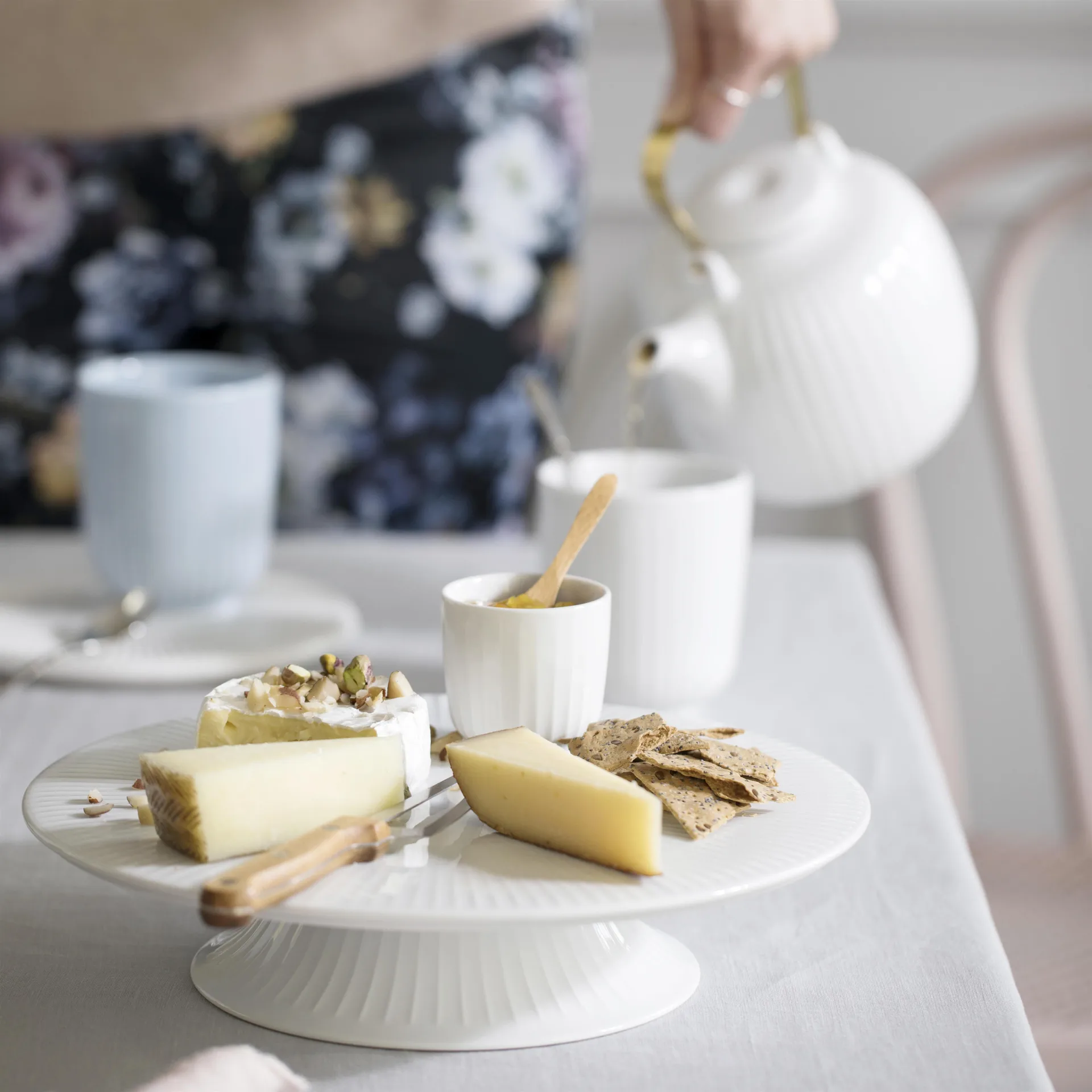 Assiette à gâteau avec pied Hammershøi Ø30 cm, blanc Kähler