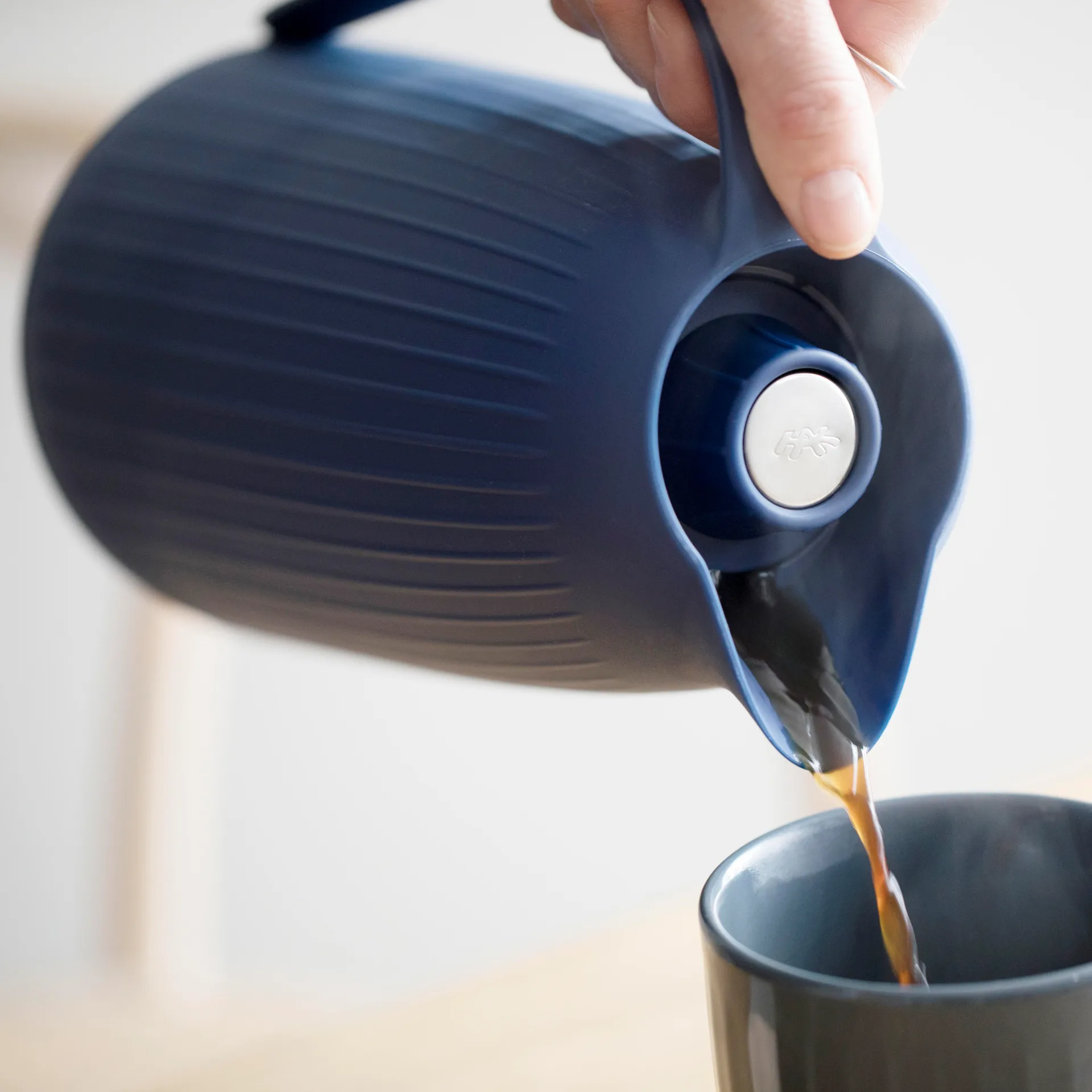 Cruche isotherme Hammershøi, indigo (bleu foncé) Kähler